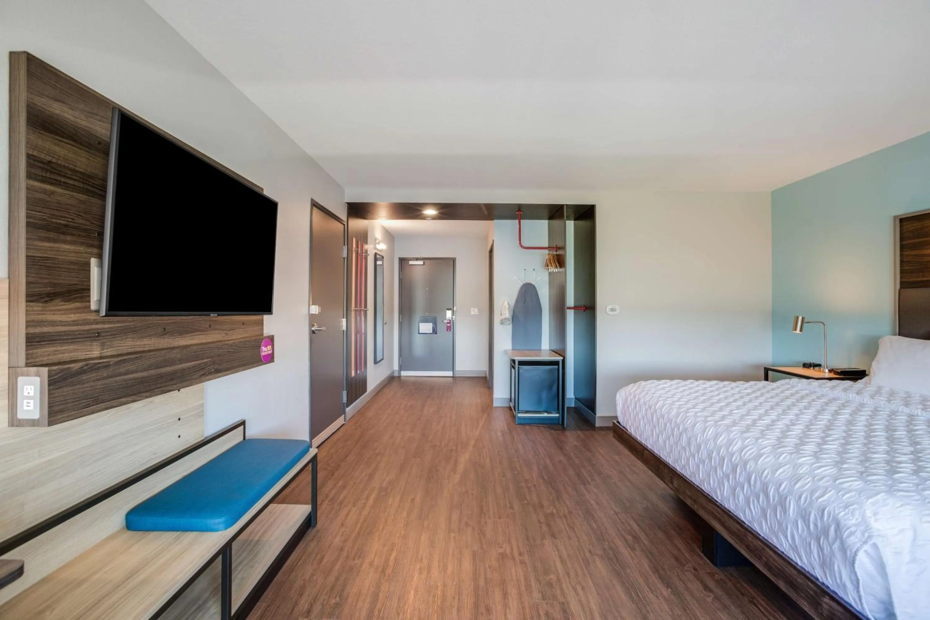 King Room with Bath Tub - Mobility Access in Tru By Hilton Saint Joseph