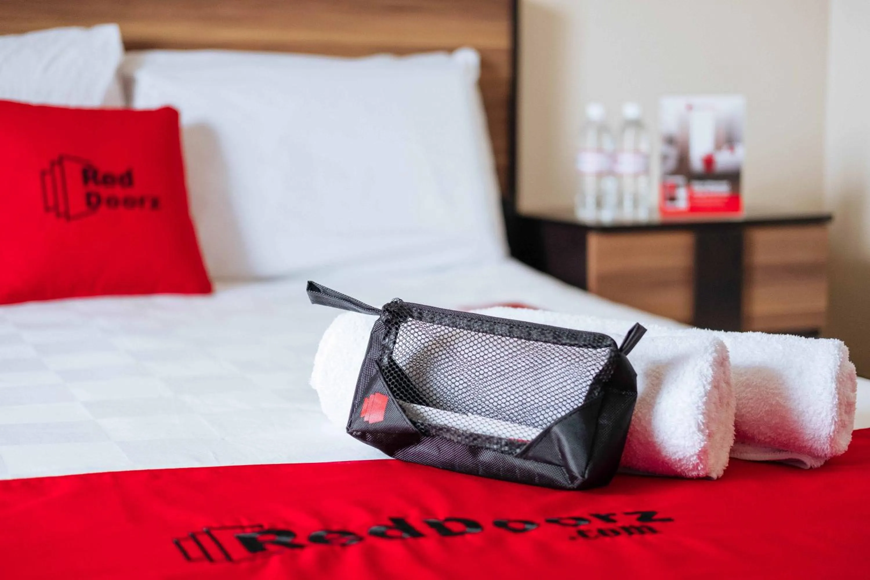 Twin Room in RedDoorz @ Poblacion Sur Sigma