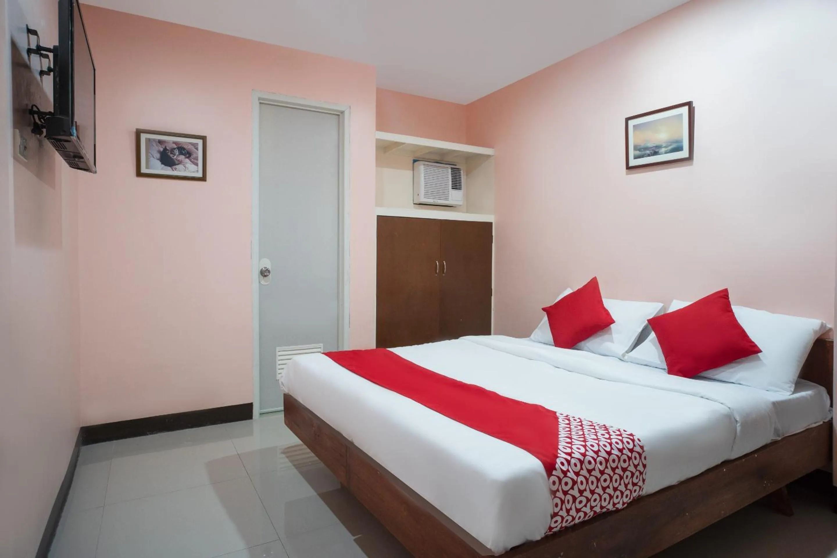 Deluxe Double Room in Super OYO 604 Chateau Cinco Dormitel