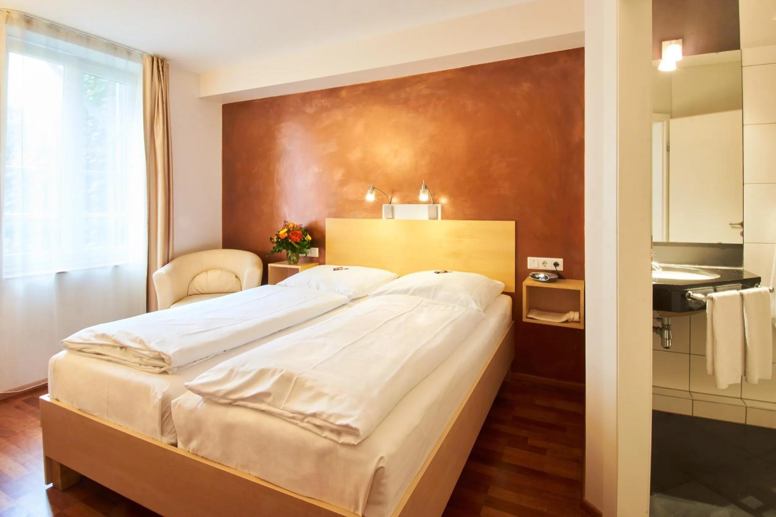 Standard Triple Room in Town Hotel Wiesbaden - kleines Privathotel in Bestlage