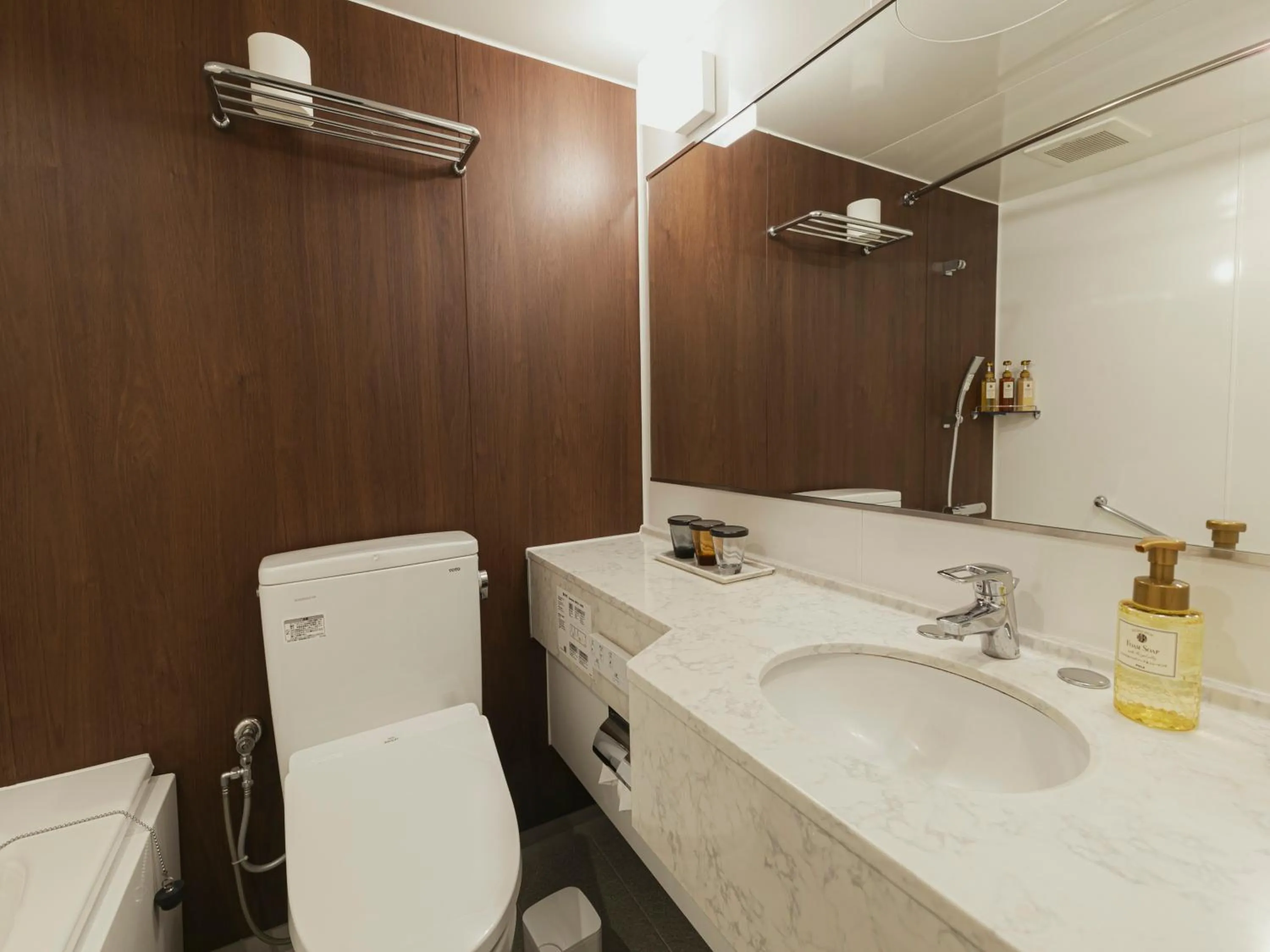 Classic Triple Room in Hotel Arthur KITAHAMA BASE