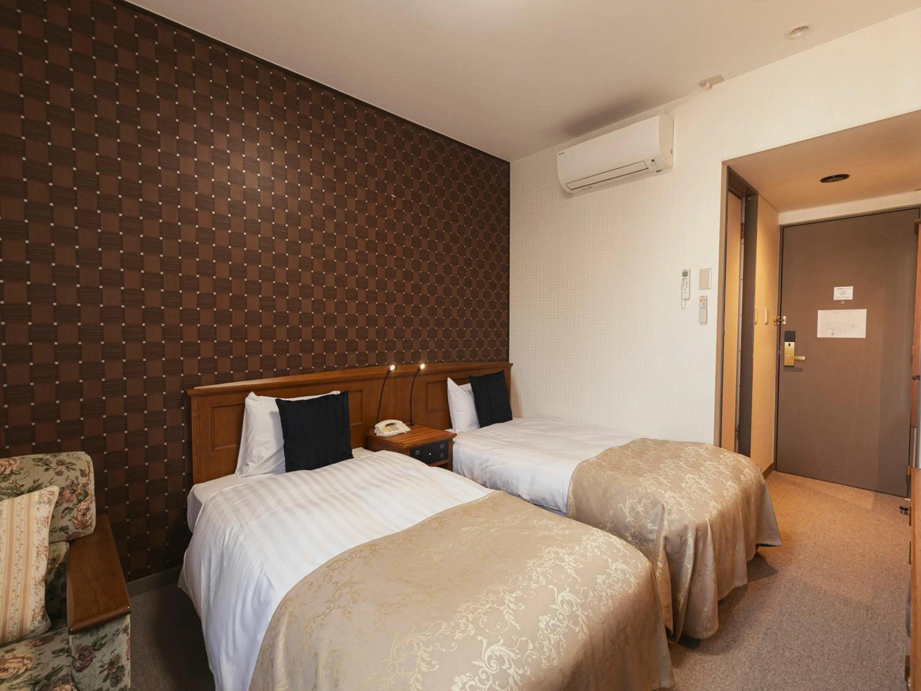 Standard Twin Room in Hotel Arthur KITAHAMA BASE