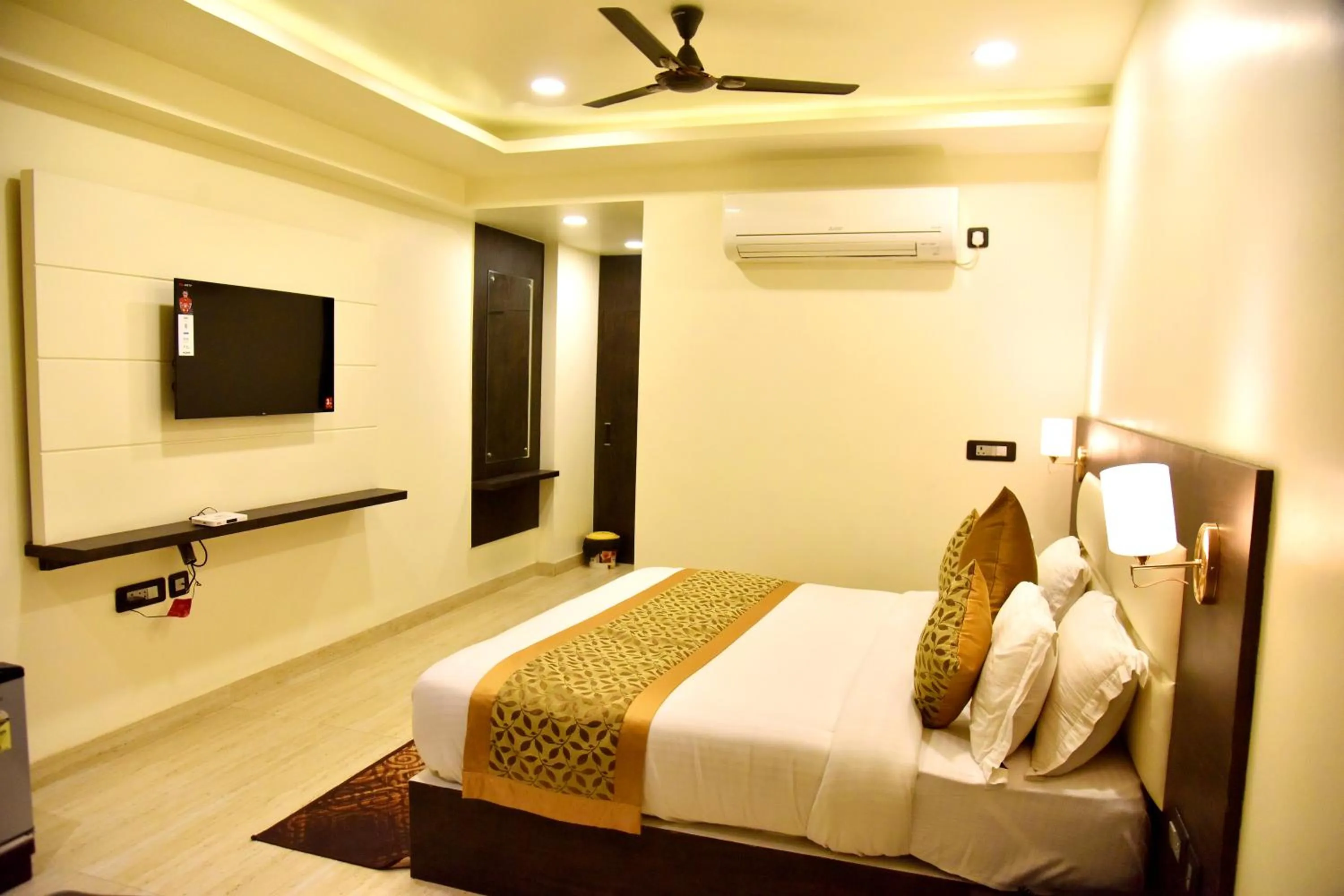 Deluxe Double Room - single occupancy in HOTEL VINAYAK