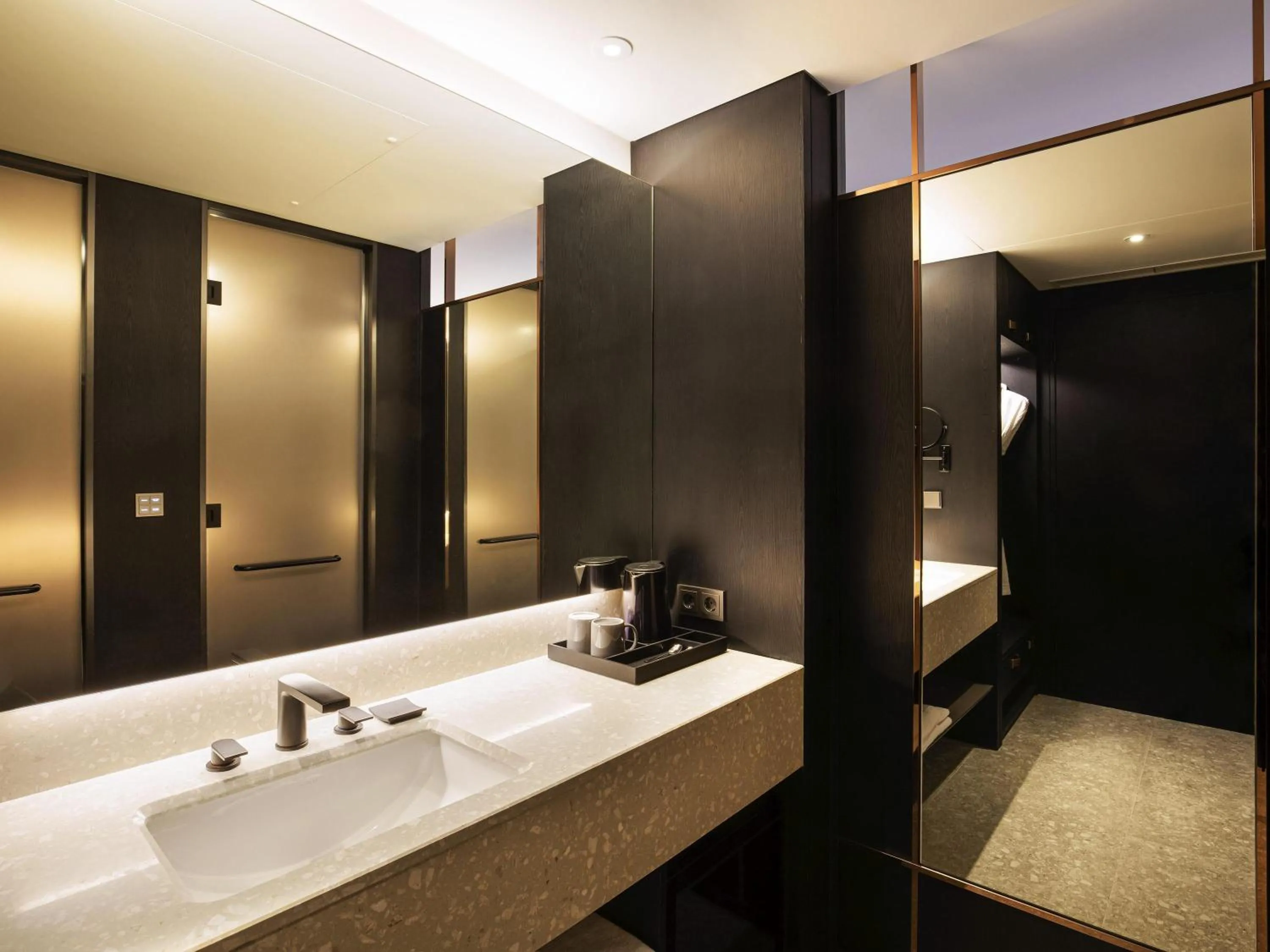 Standard King Room in Mercure Ambassador Seoul Hongdae