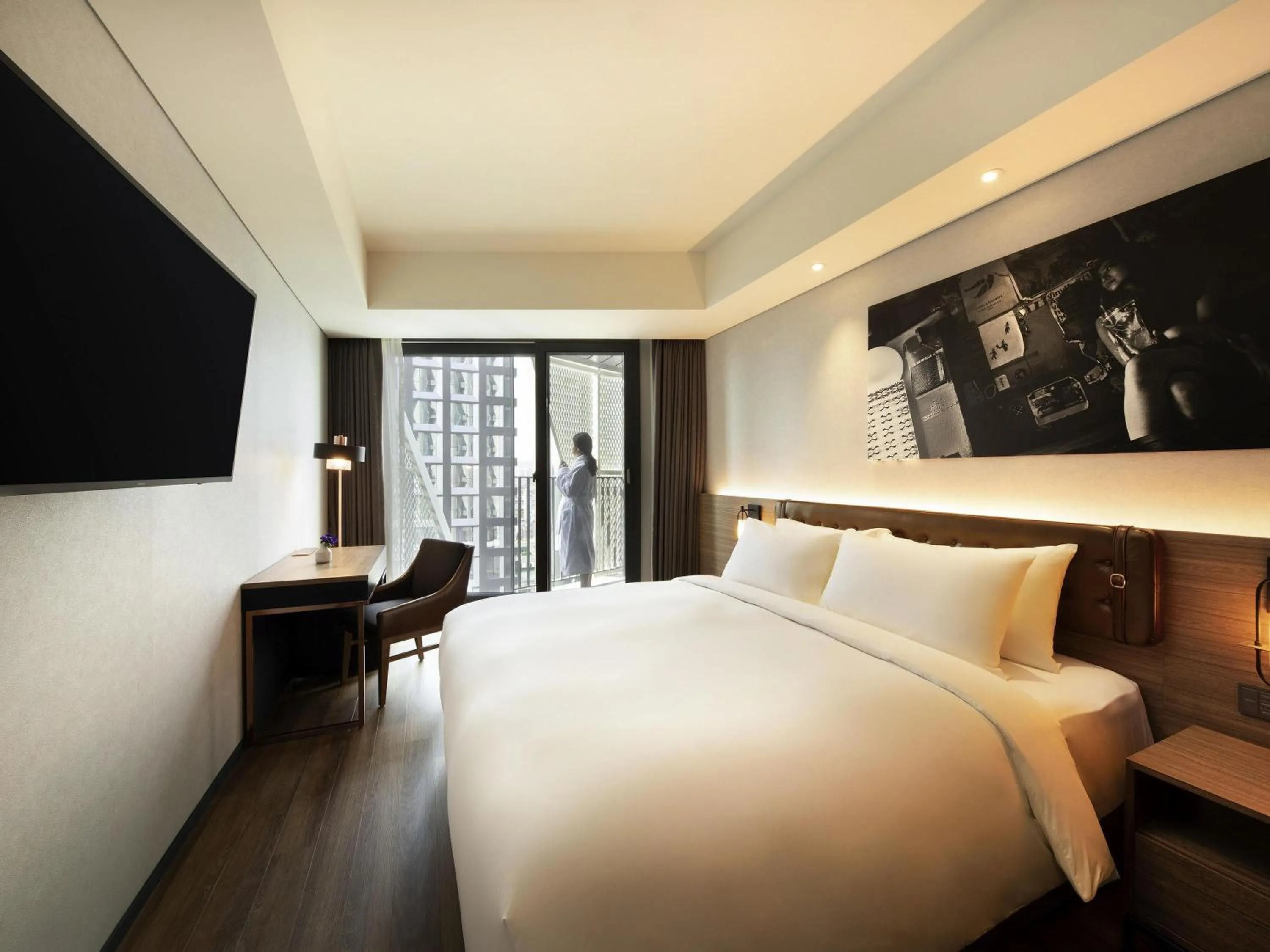 Superior Deluxe King Room with Balcony in Mercure Ambassador Seoul Hongdae