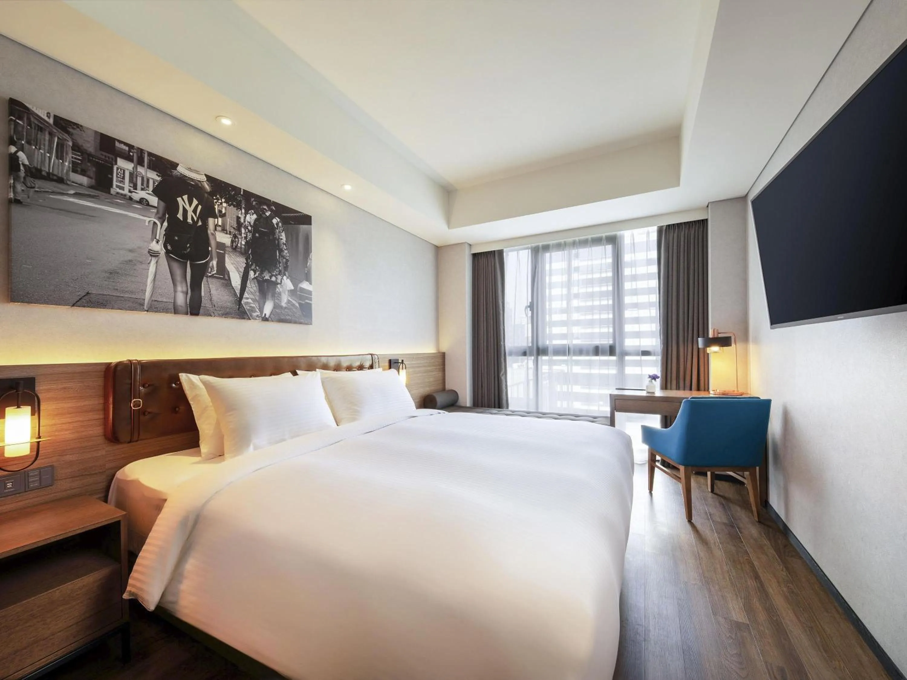 Superior King Room in Mercure Ambassador Seoul Hongdae