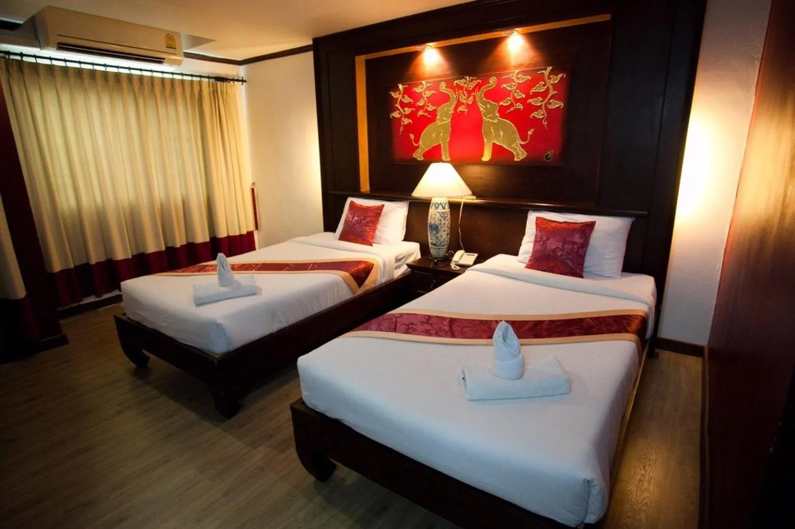 Deluxe Twin Room in Chour Palace Hotel