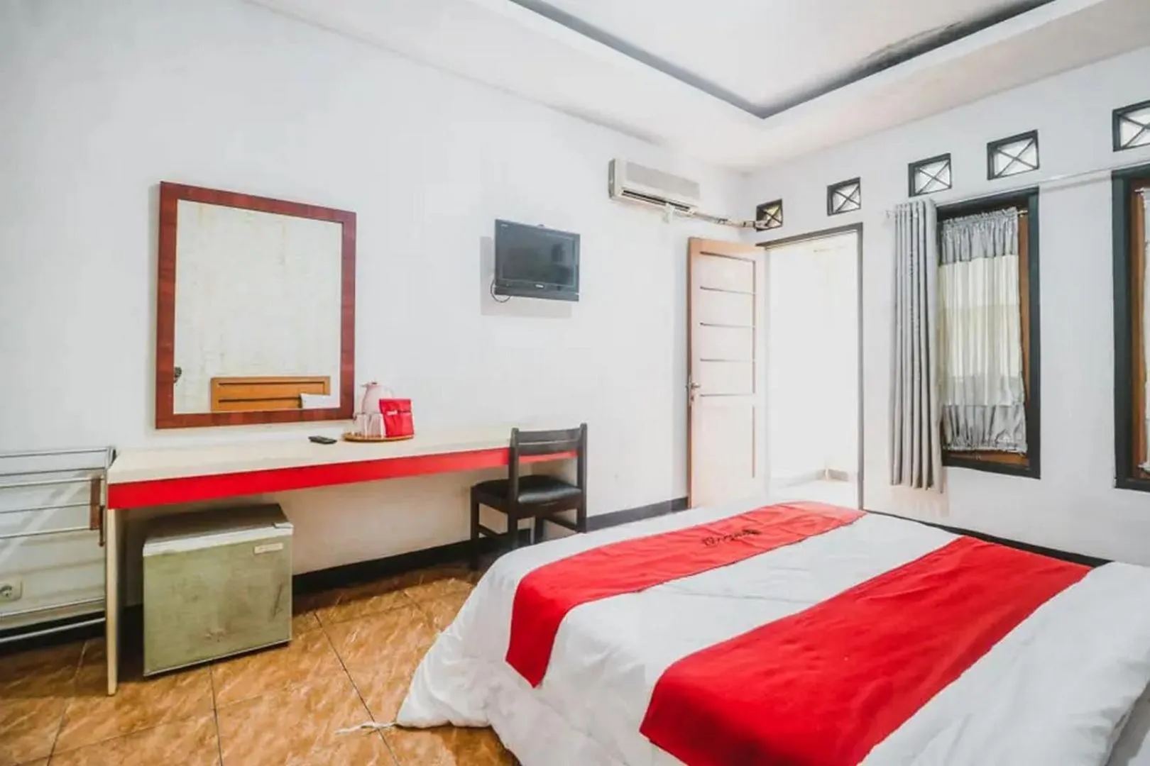 Standard Double Room in RedDoorz Plus at Neo Asri Hotel Megamendung Puncak Bogor