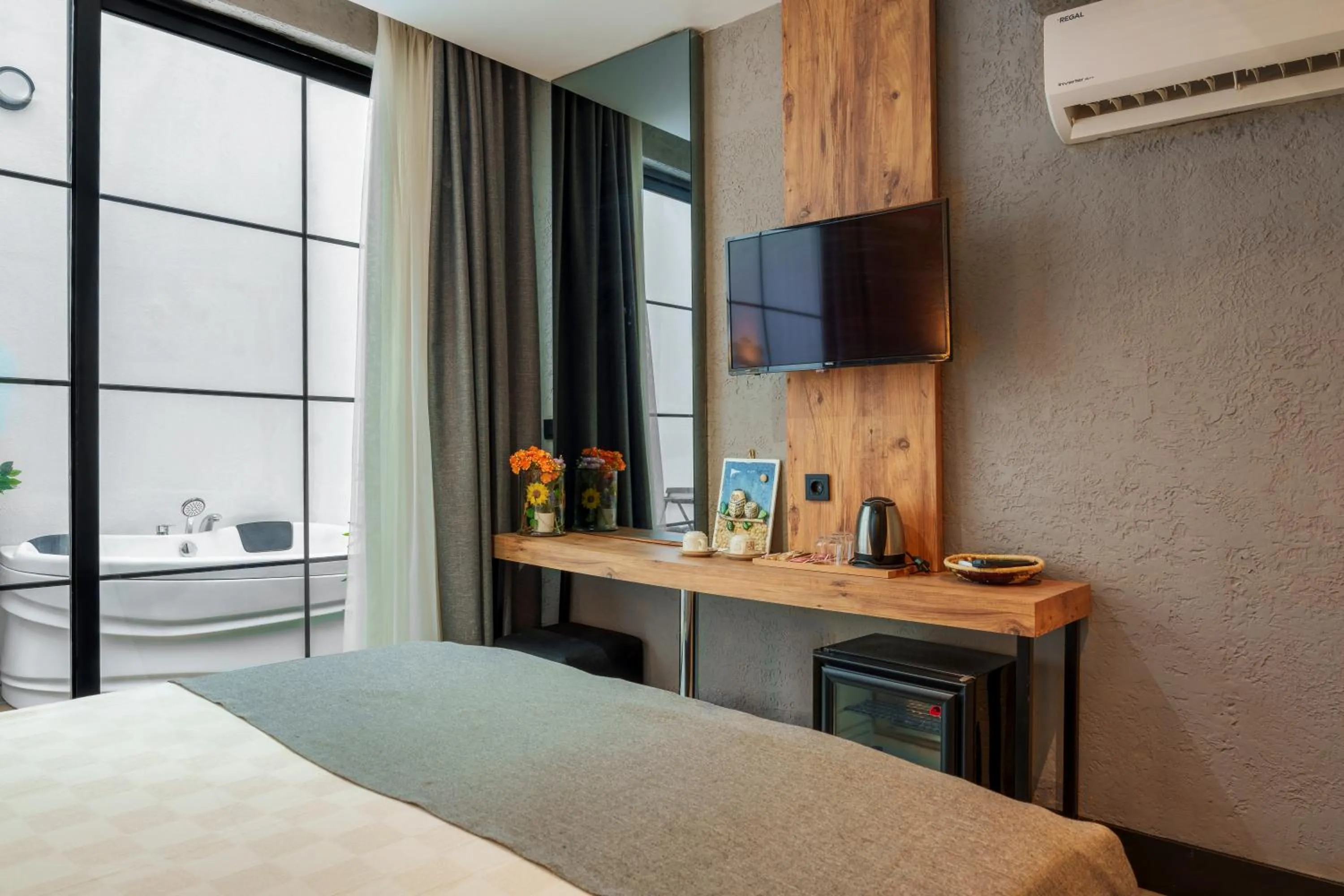 Suite with Hot Tub in Mielo Lara Hotel