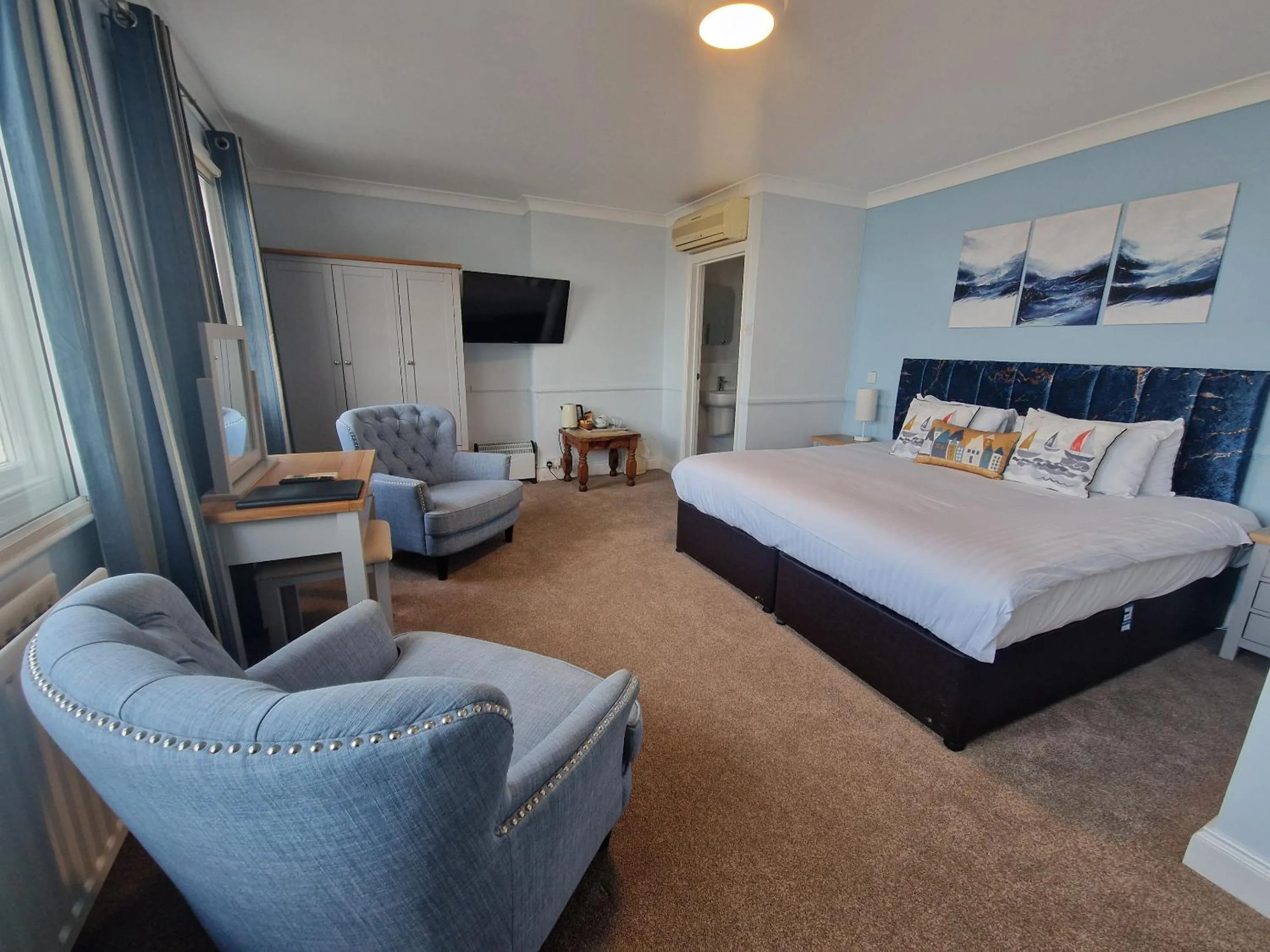 King Suite with Sea View in Dunkerley's Hotel and Restaurant