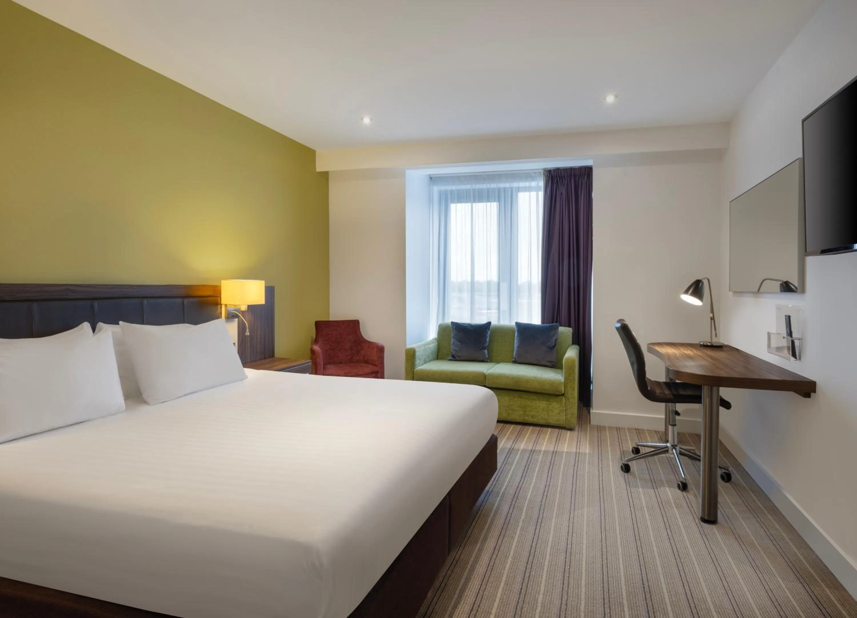 Standard Double Room with Sofa Bed in Holiday Inn Huntingdon Racecourse by IHG