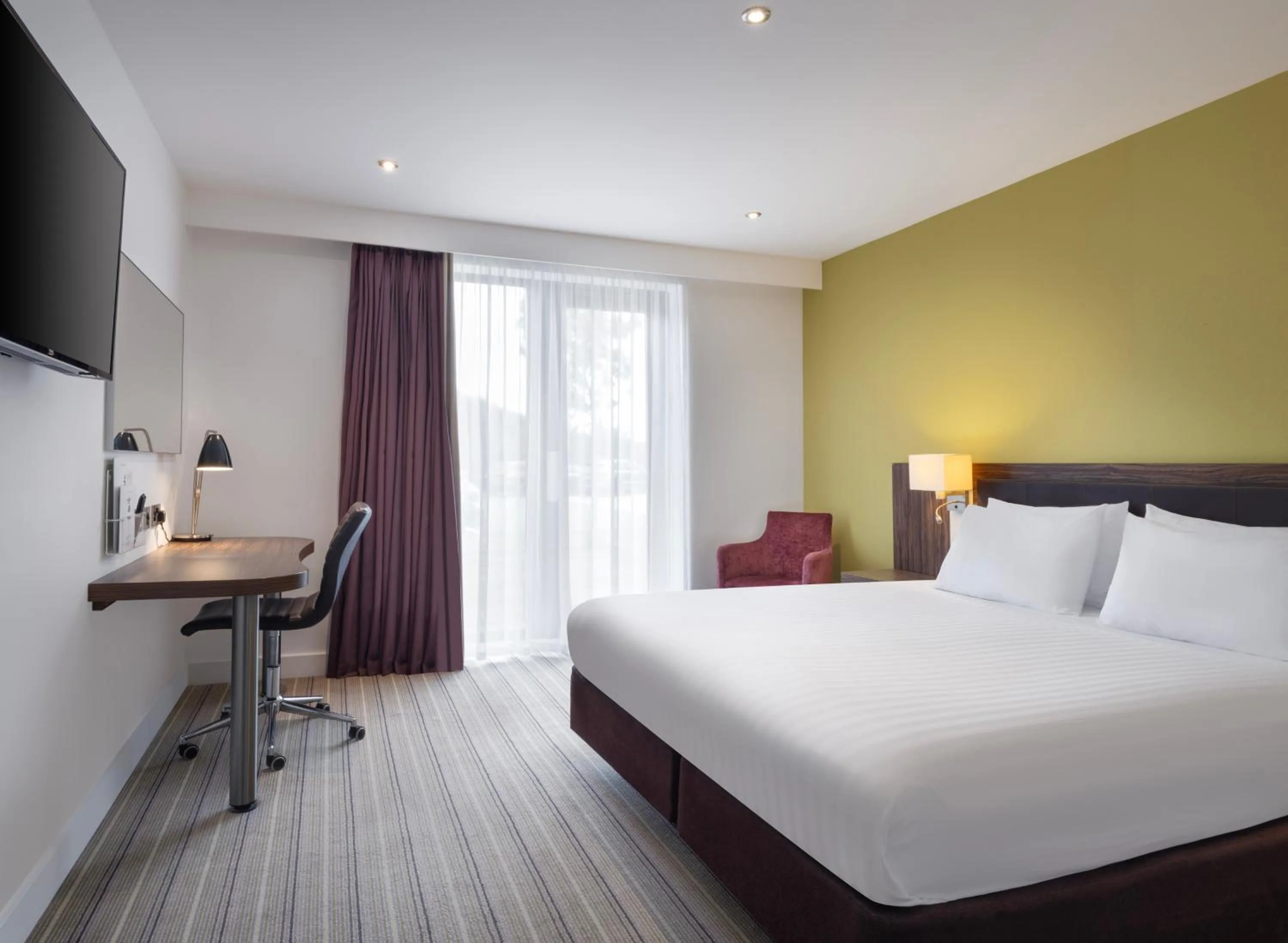Standard King Room in Holiday Inn Huntingdon Racecourse by IHG