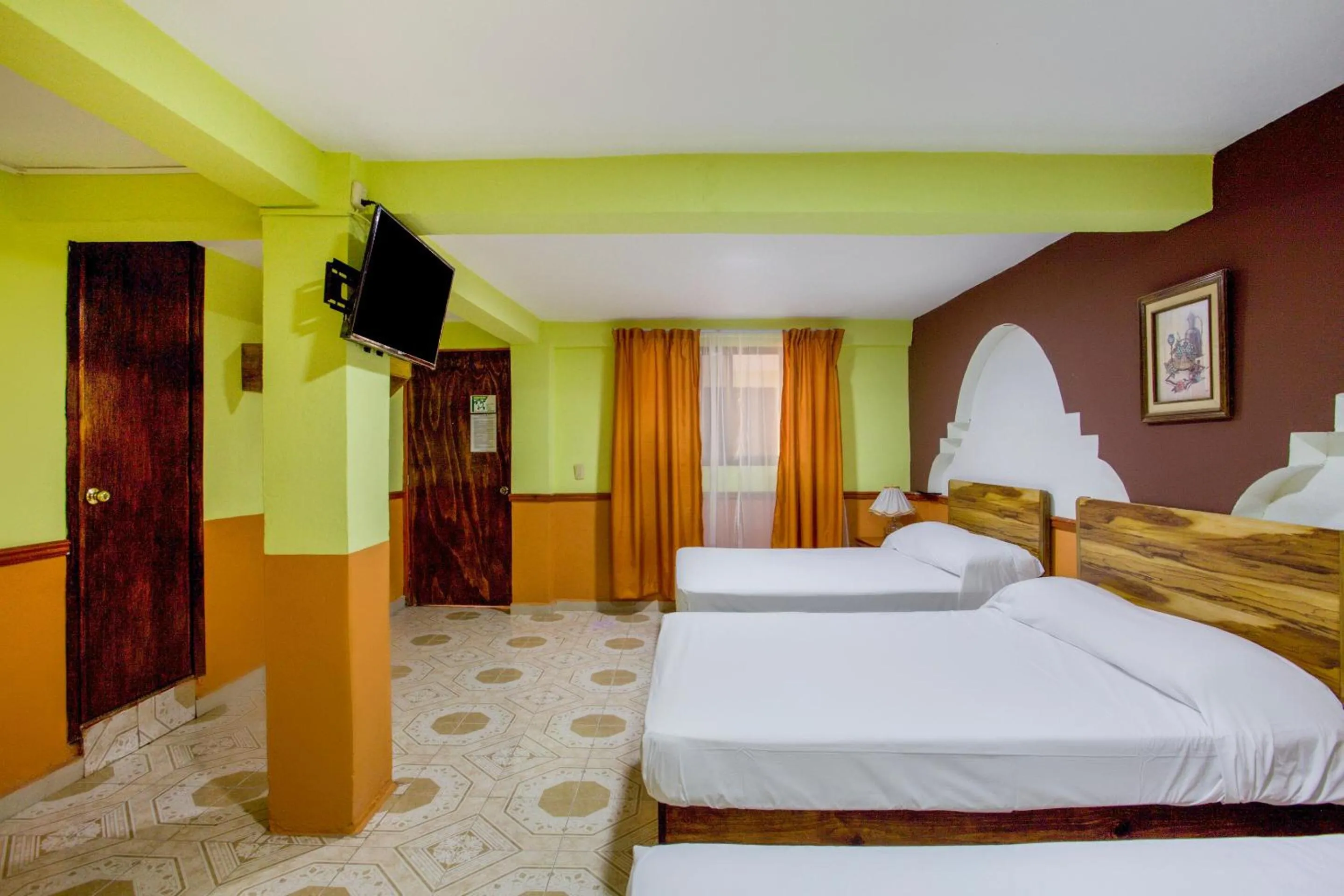 Standard Three beds in OYO Hotel San Agustin