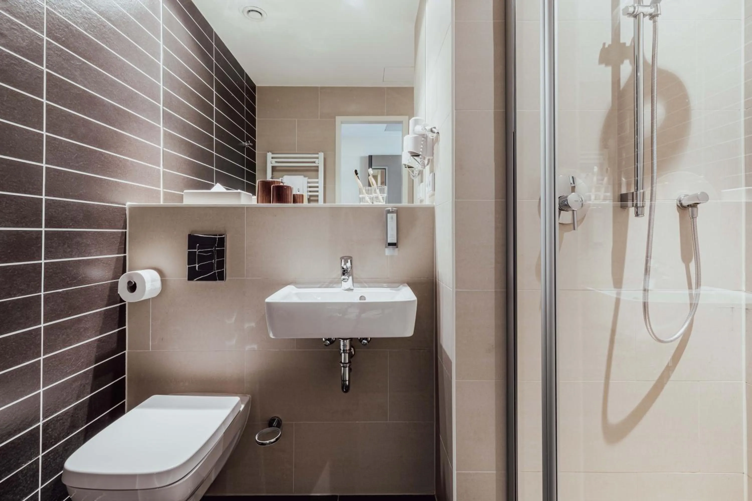 Premium Twin Room - Accessible in Garner Hotel Berlin - Charlottenburg, an IHG Hotel