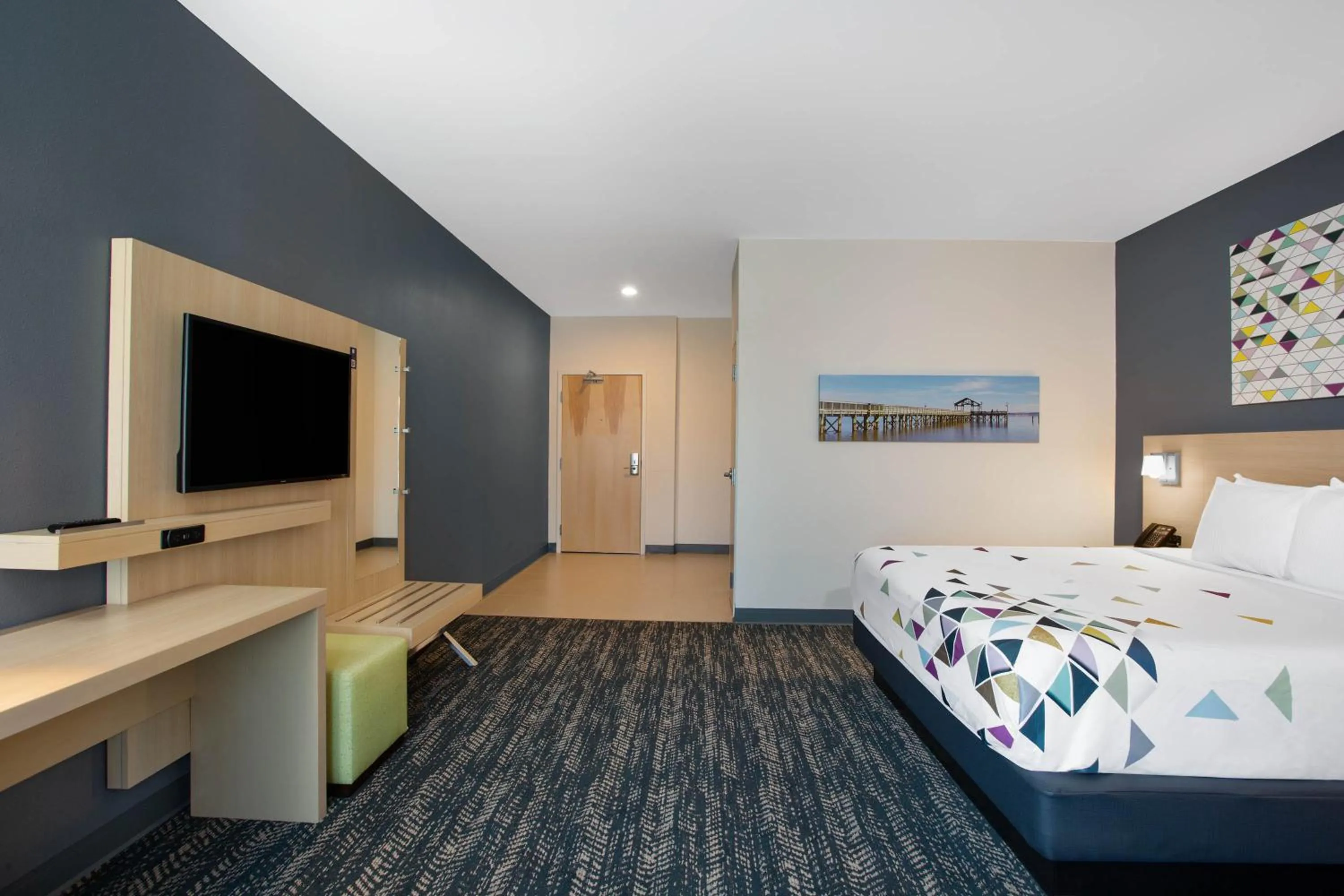 King Room with Mobility/Hearing Impaired Access - Non-Smoking in La Quinta Inn & Suites by Wyndham Manassas, VA- Dulles Airport