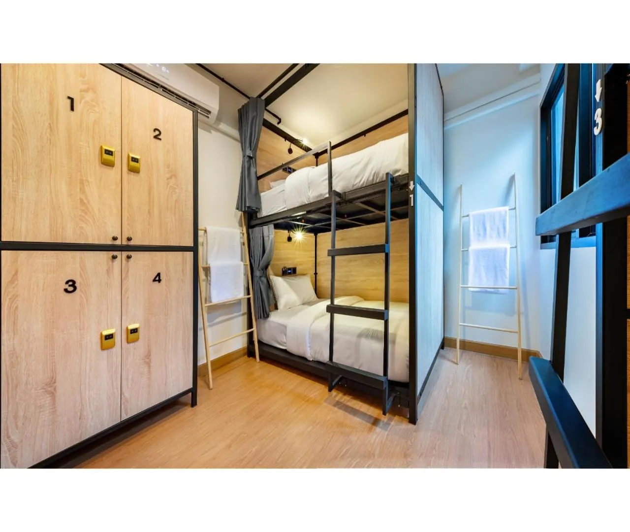 Bunk Bed in Mixed Dormitory Room with Shared Bathroom in Siam Subway Hostel and Café