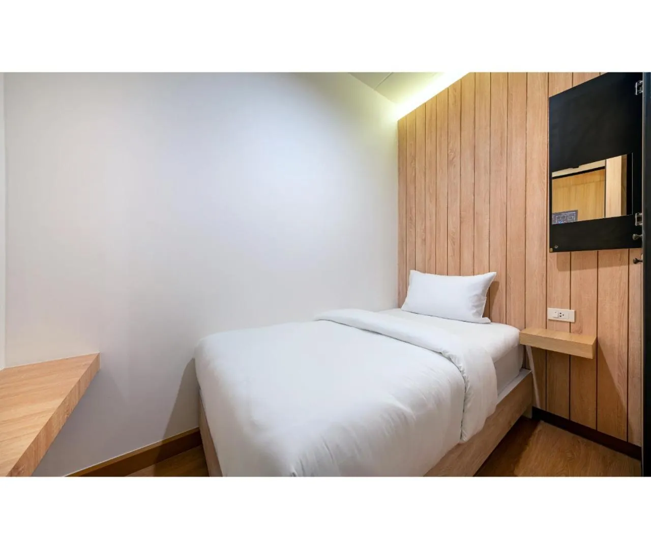 Standard Single Room with Shared Bathroom - single occupancy in Siam Subway Hostel and Café