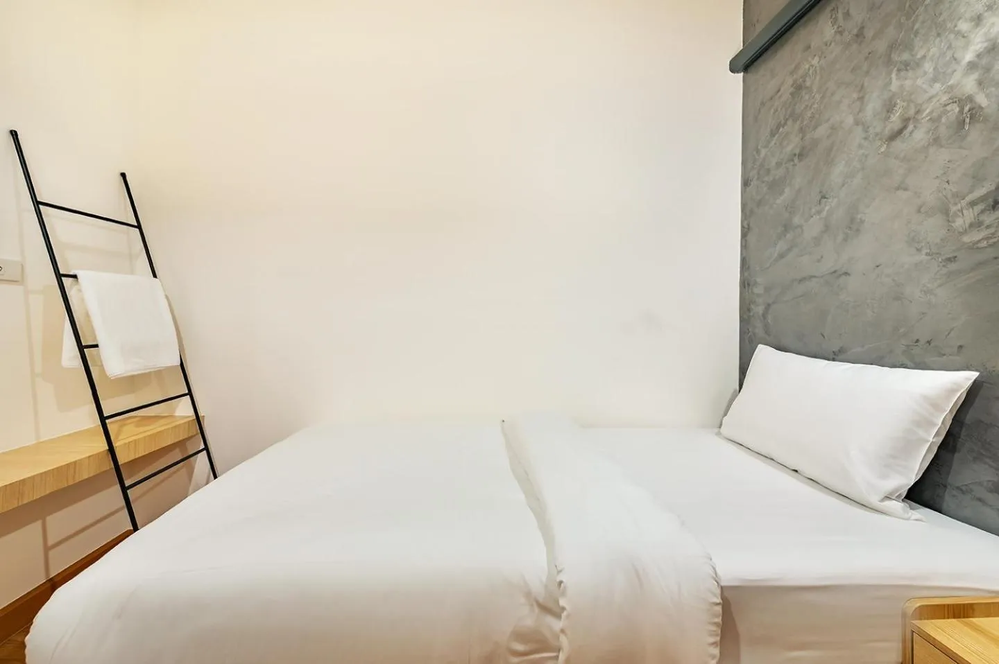 Standard Single Room with Shared Bathroom - single occupancy in Siam Subway Hostel and Café