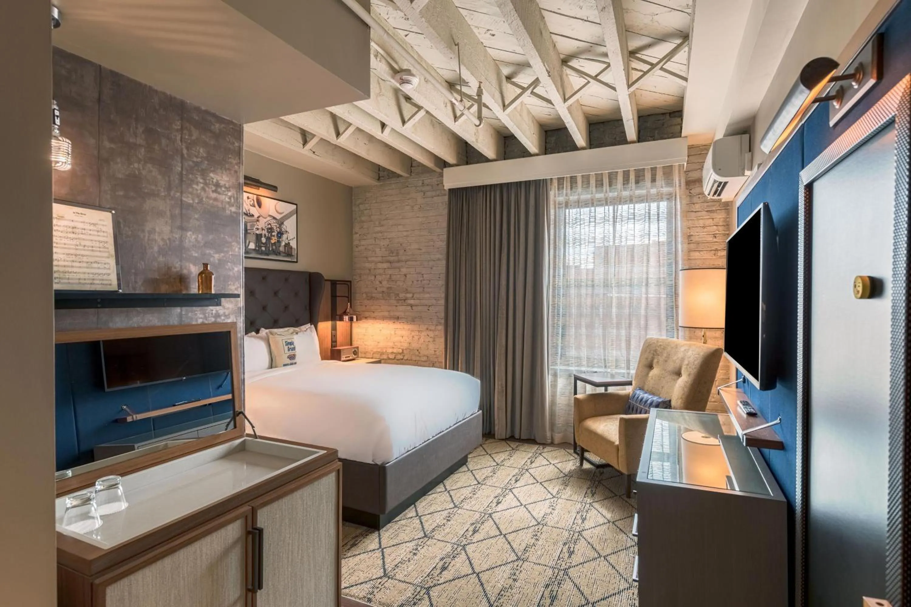 Guest room, 1 Queen in The Sessions Hotel, Bristol, a Tribute Portfolio Hotel