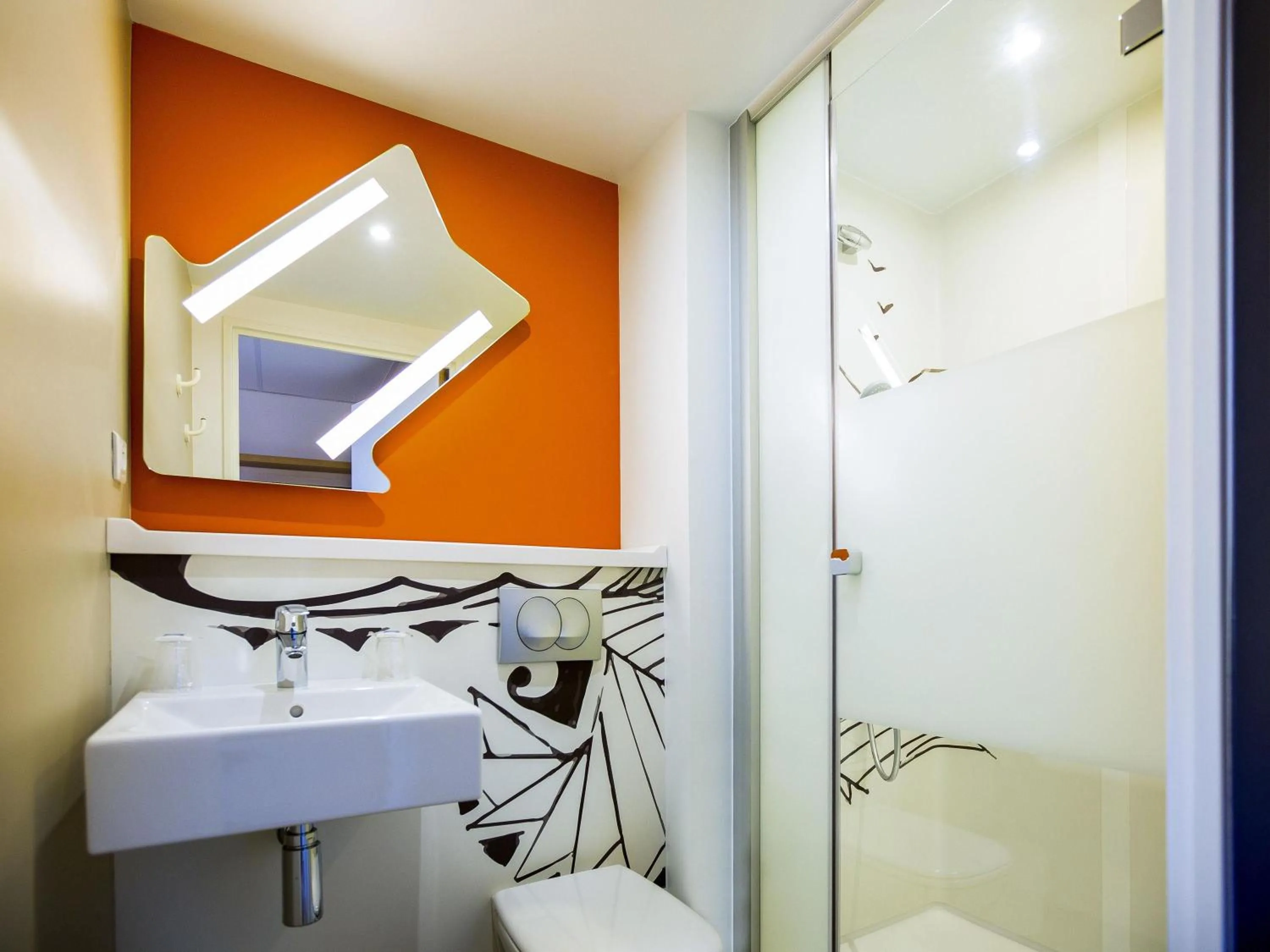 Twin Room in ibis budget Beauvais Aeroport