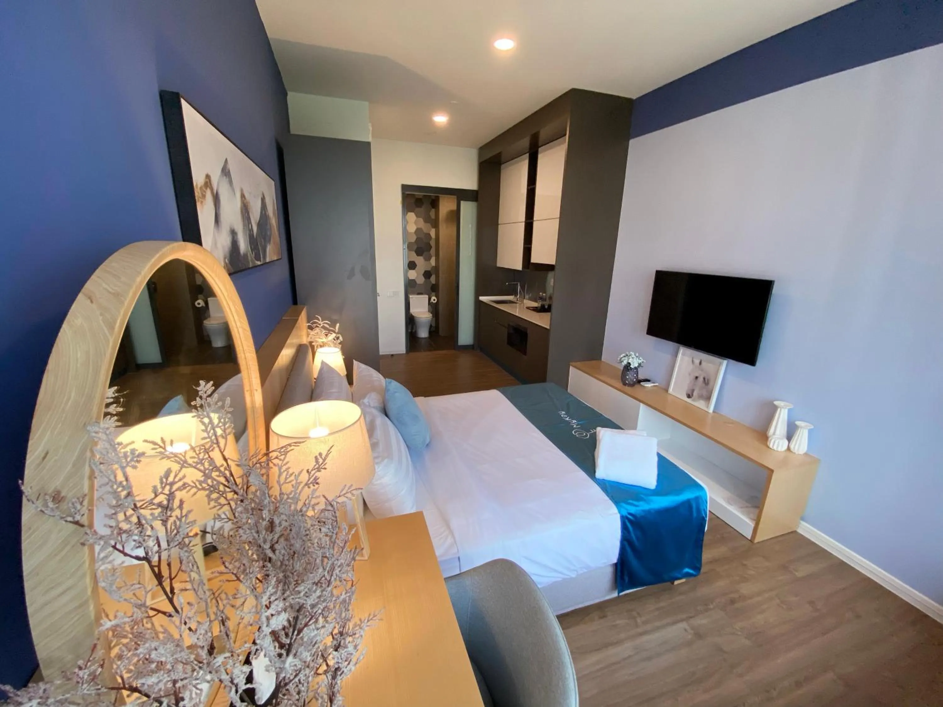 Designer Queen Studio in Ceylonz Seasonal Suites