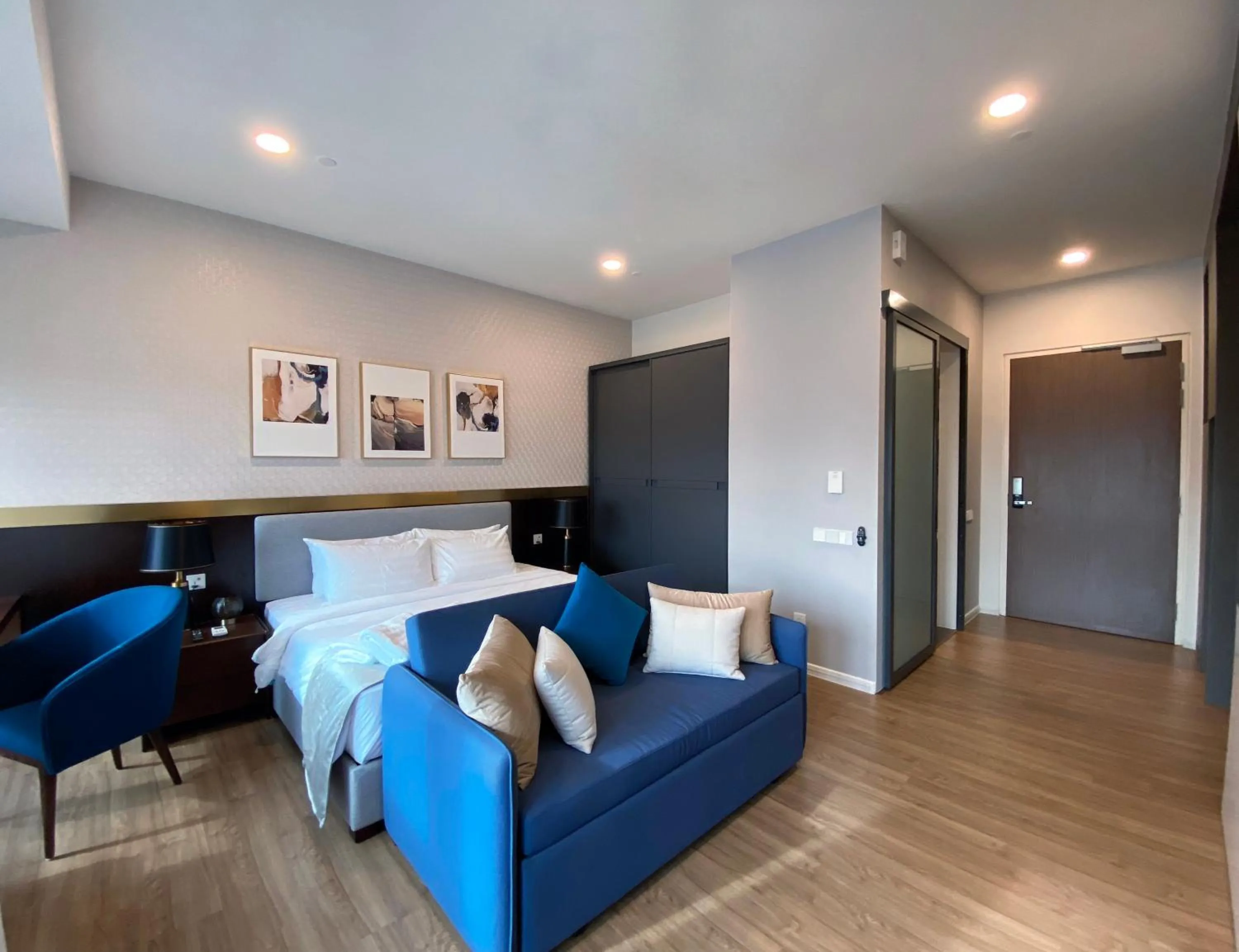 Signature Room with Sofa Bed in Ceylonz Seasonal Suites