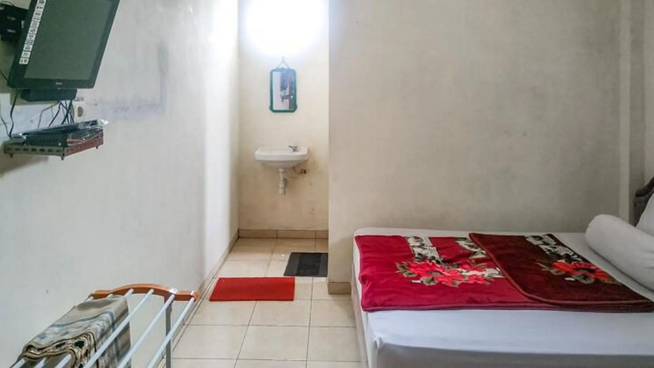 Standard Double Room in Villa Al Barokah Syariah Family Mitra RedDoorz near Sarangan Lake