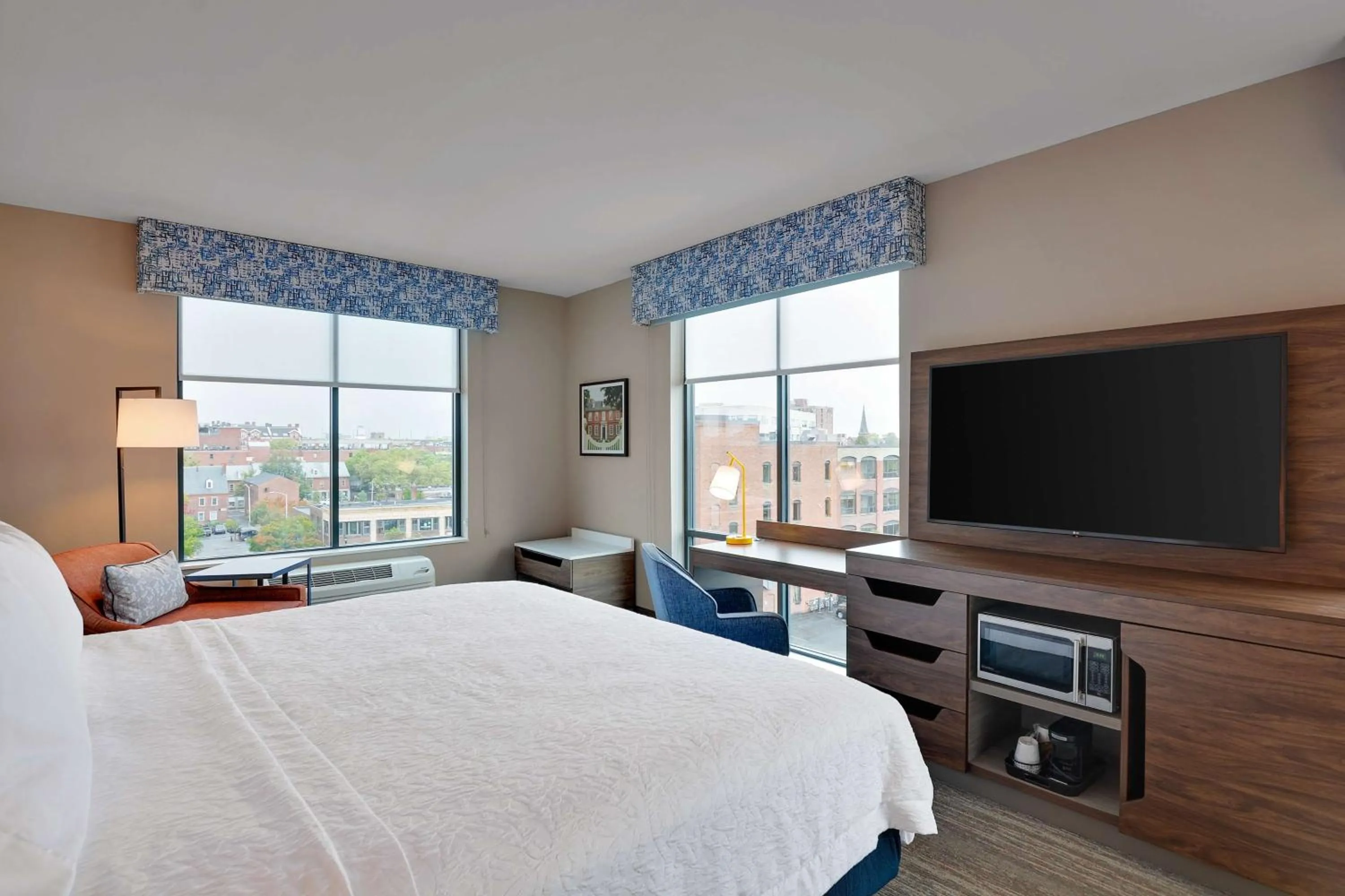 King Room with Accessible Tub - Mobility and Hearing Access/Non-Smoking in Hampton Inn Salem, Ma