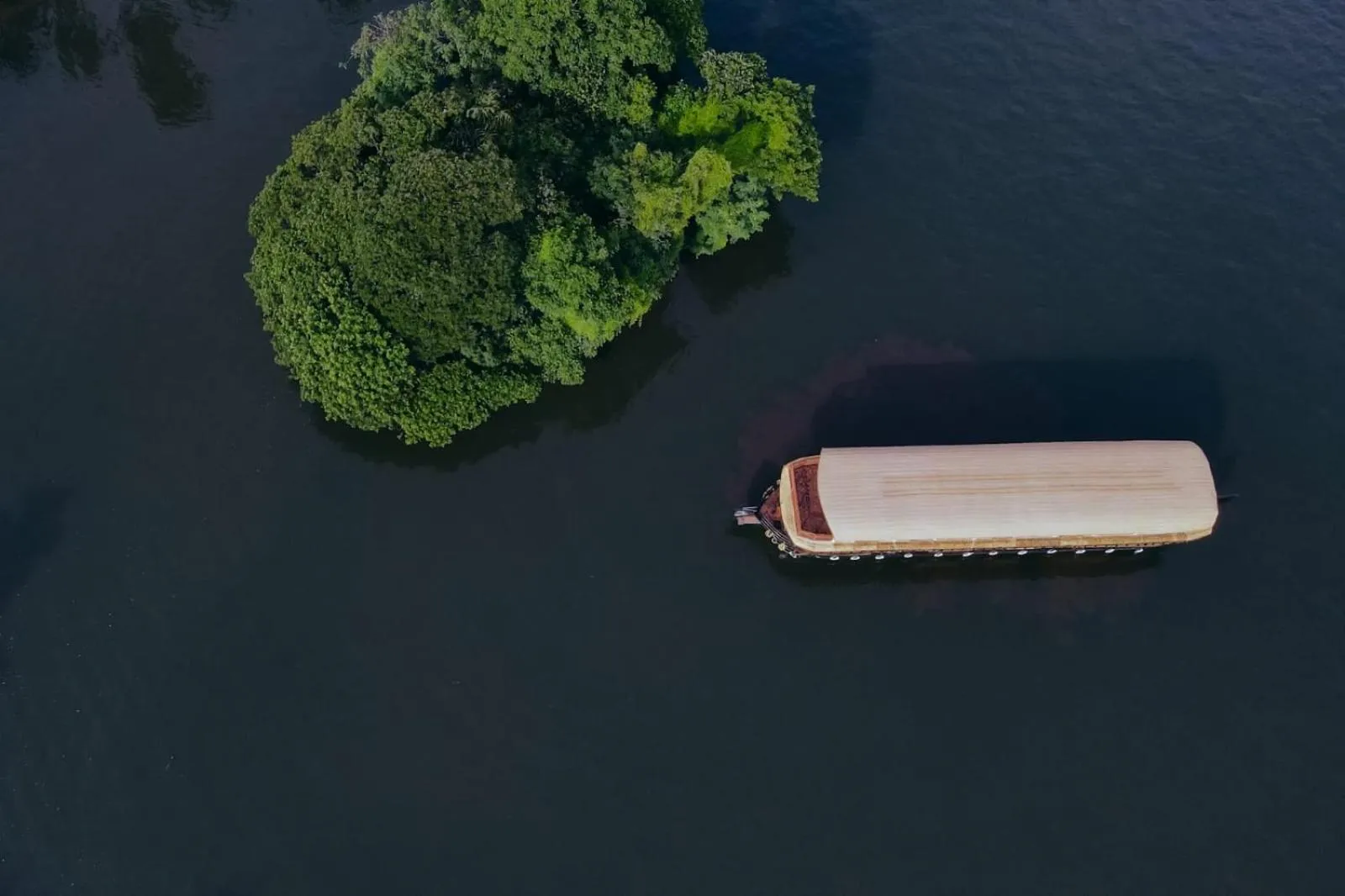 King Room with Lake View in Cosy Premium Houseboats