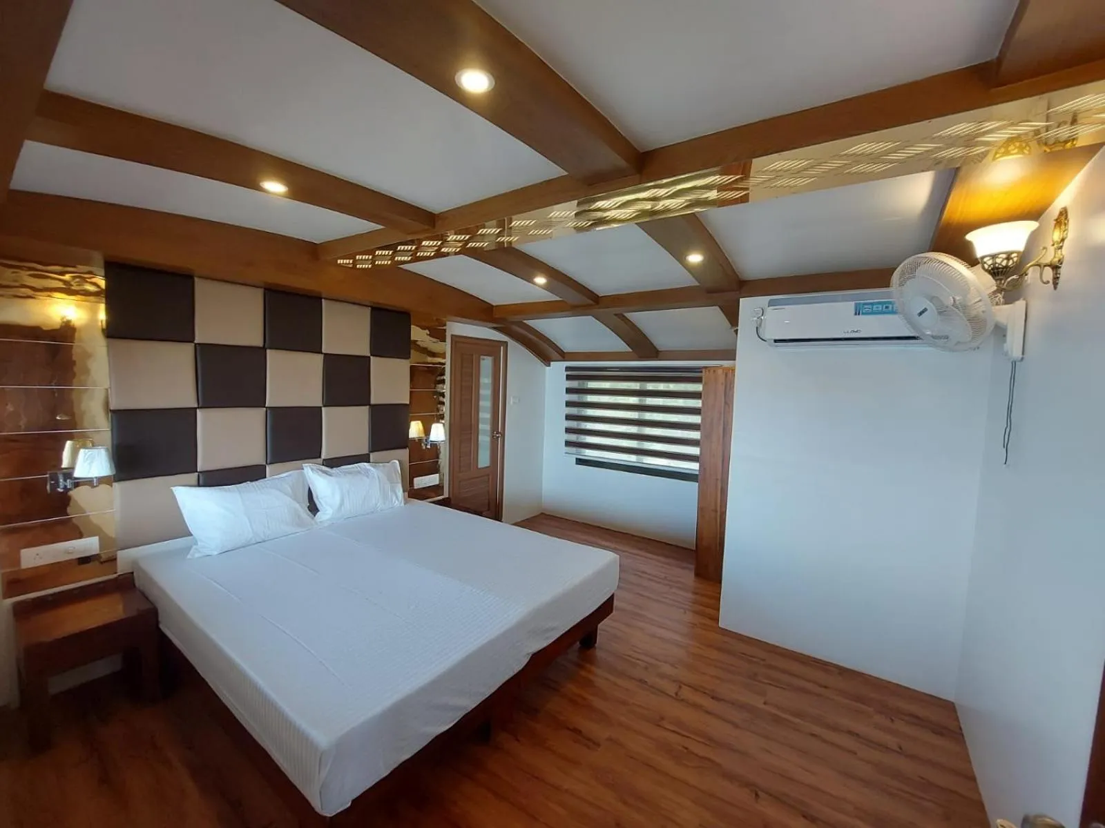 Superior Double Room in Cosy Premium Houseboats