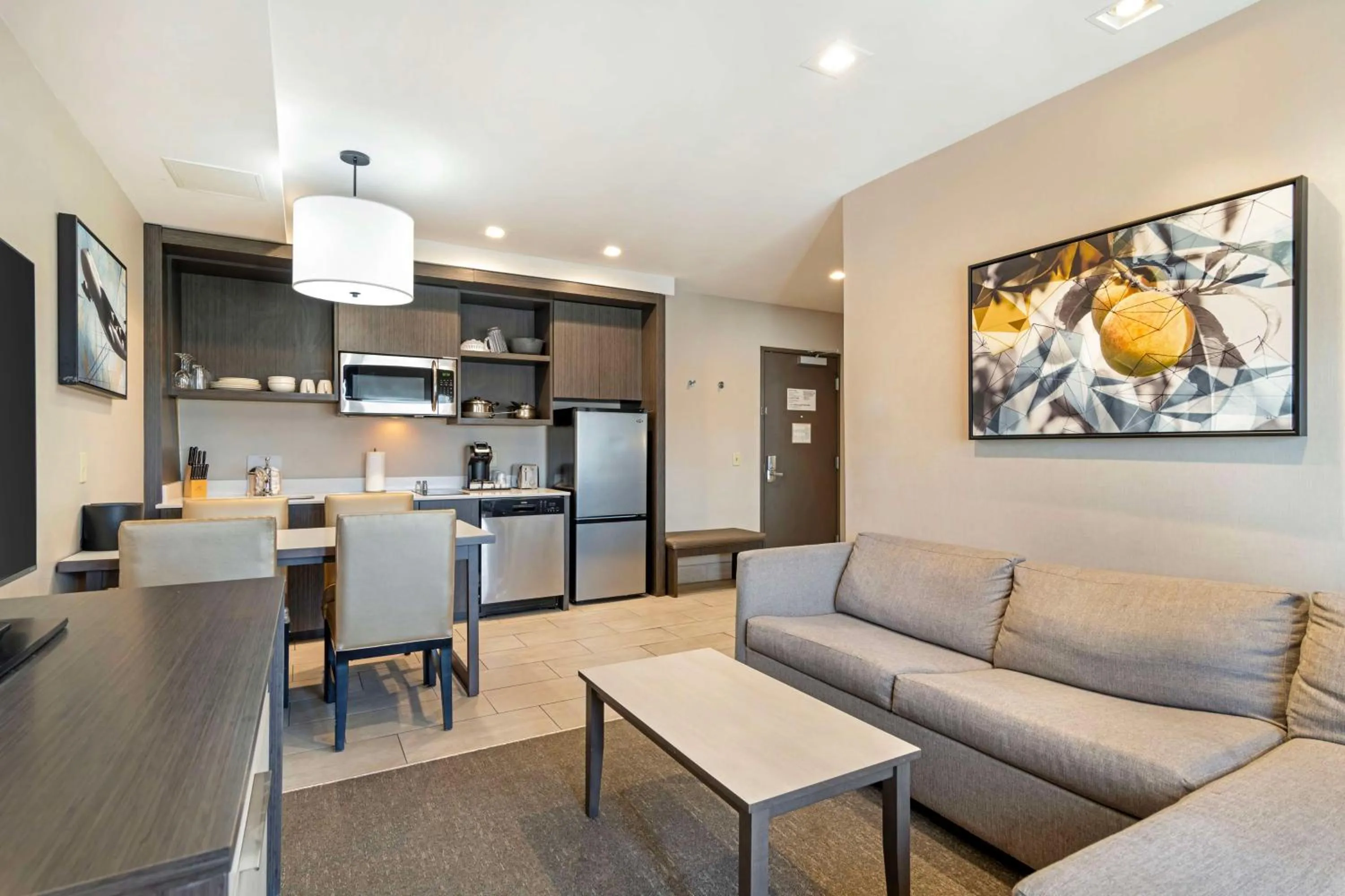 Queen Suite with Two Queen Beds and Balcony in Best Western Plus Executive Residency Rigby's Water World Hotel