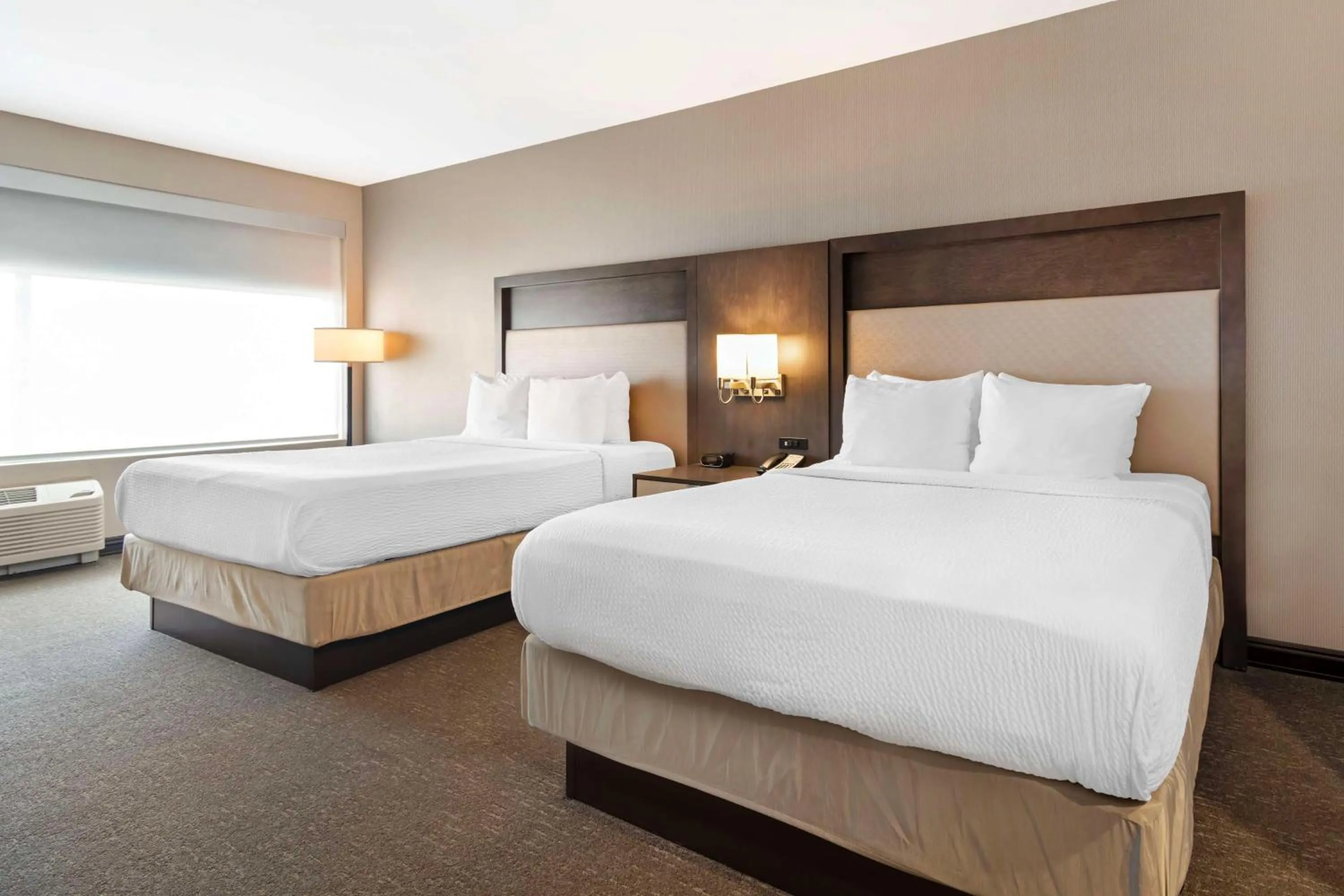 Queen Room with Two Queen Beds and Bath Tub - Disability Access in Best Western Plus Executive Residency Rigby's Water World Hotel