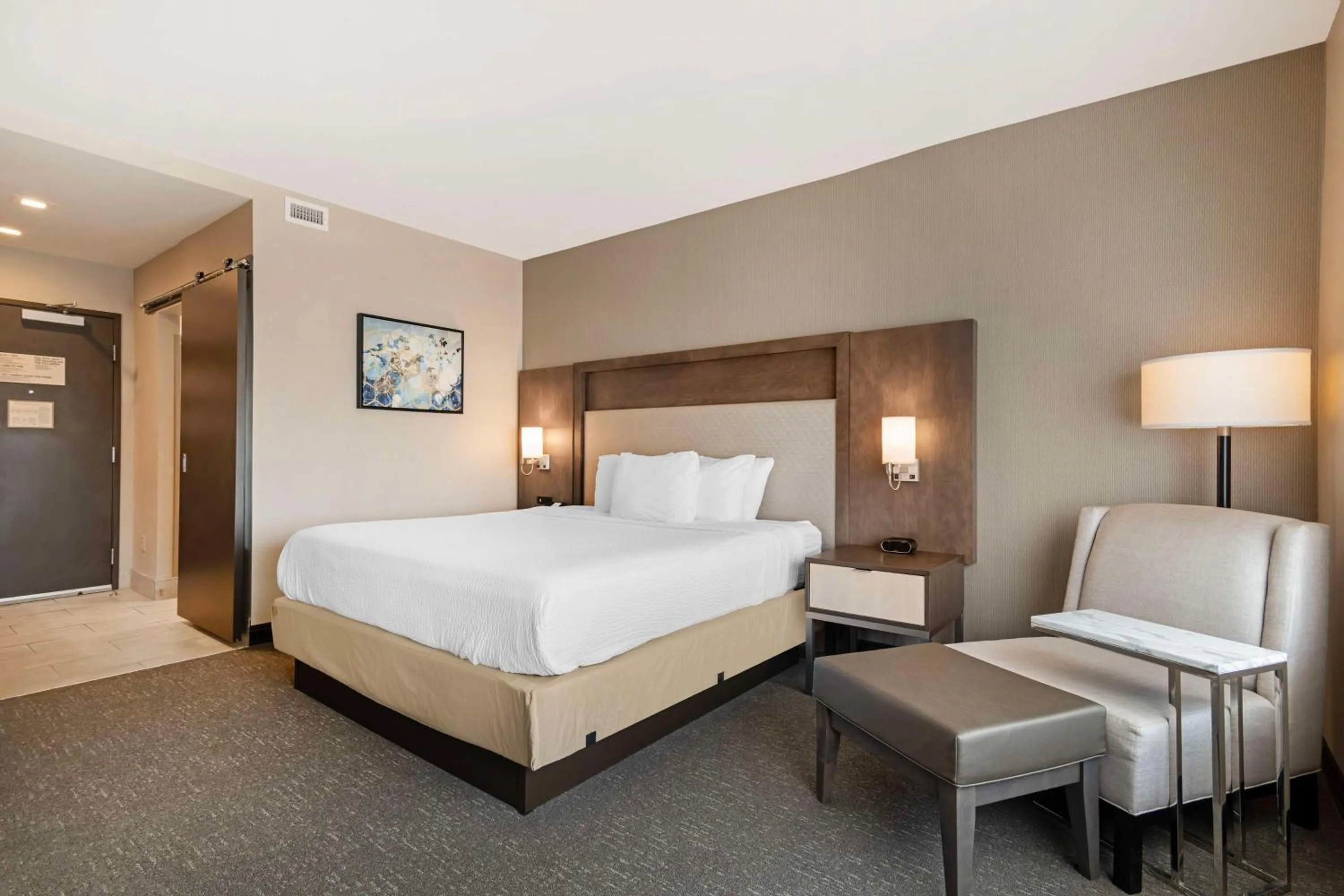 King Room with Bath Tub, View and Kitchenette - Disability Access/Non-Smoking in Best Western Plus Executive Residency Rigby's Water World Hotel