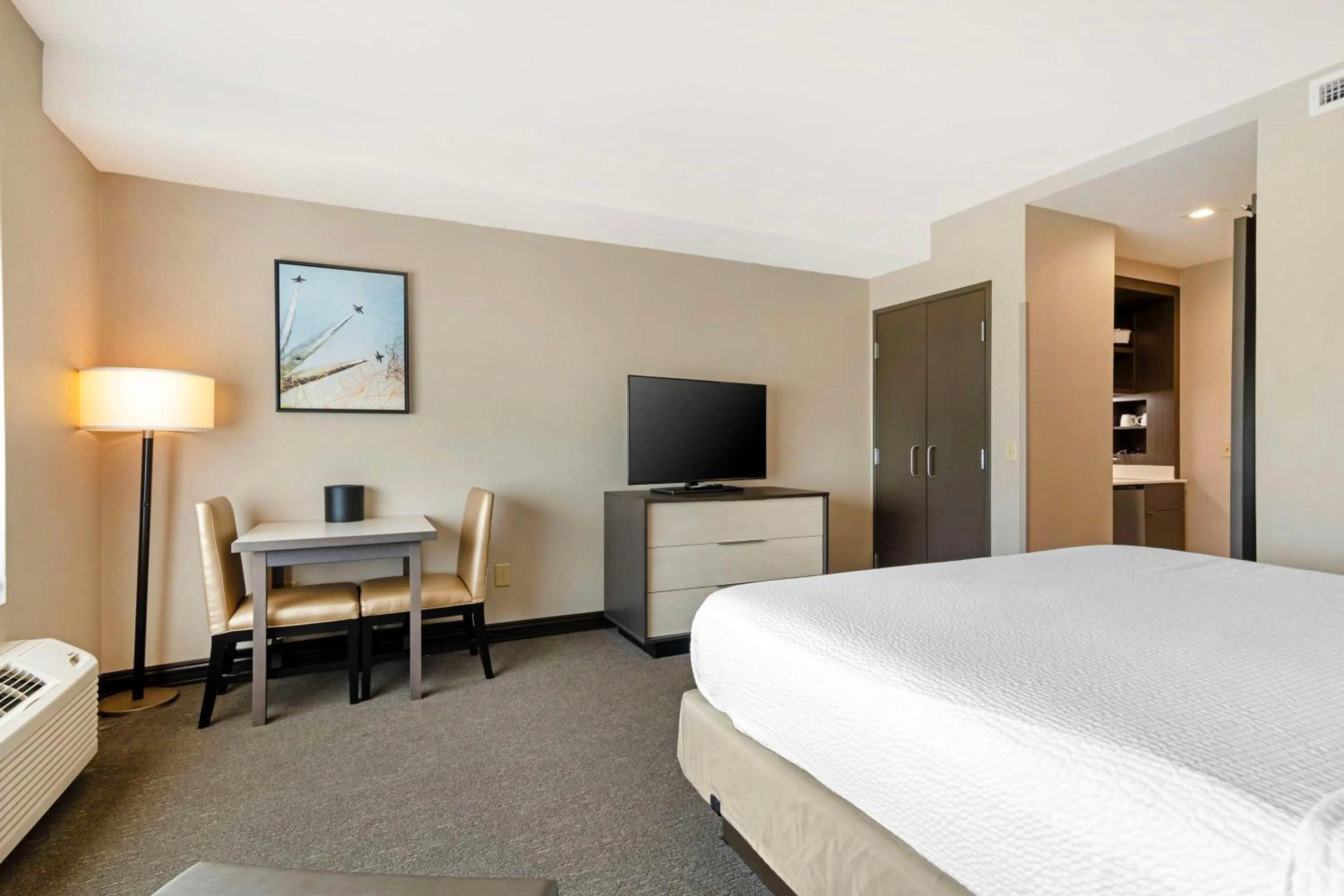 King Suite with Walk-In Shower, Balcony and Kitchenette - Disability Access/Non-Smoking in Best Western Plus Executive Residency Rigby's Water World Hotel
