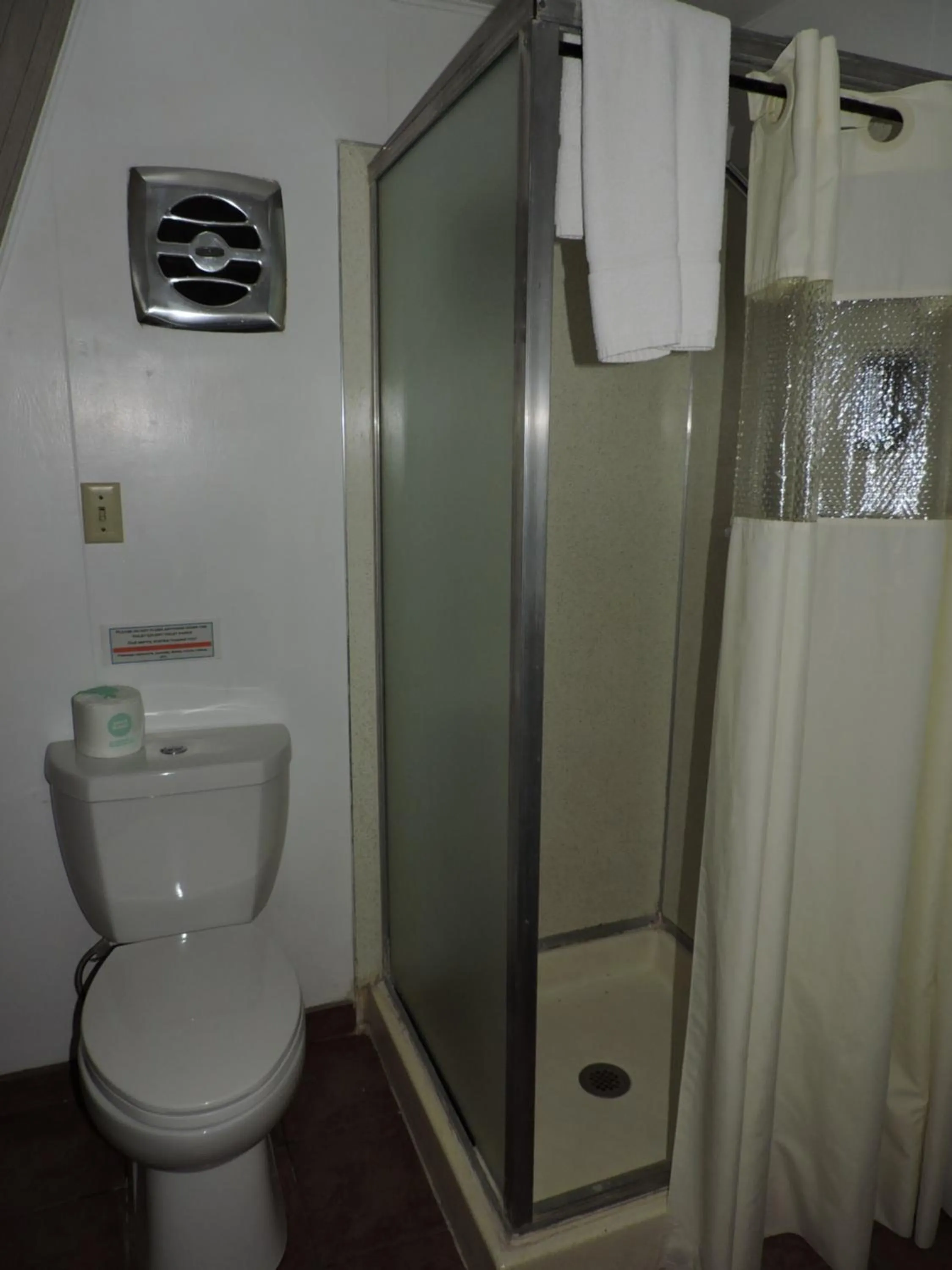 Queen Room in The Ranch Motel