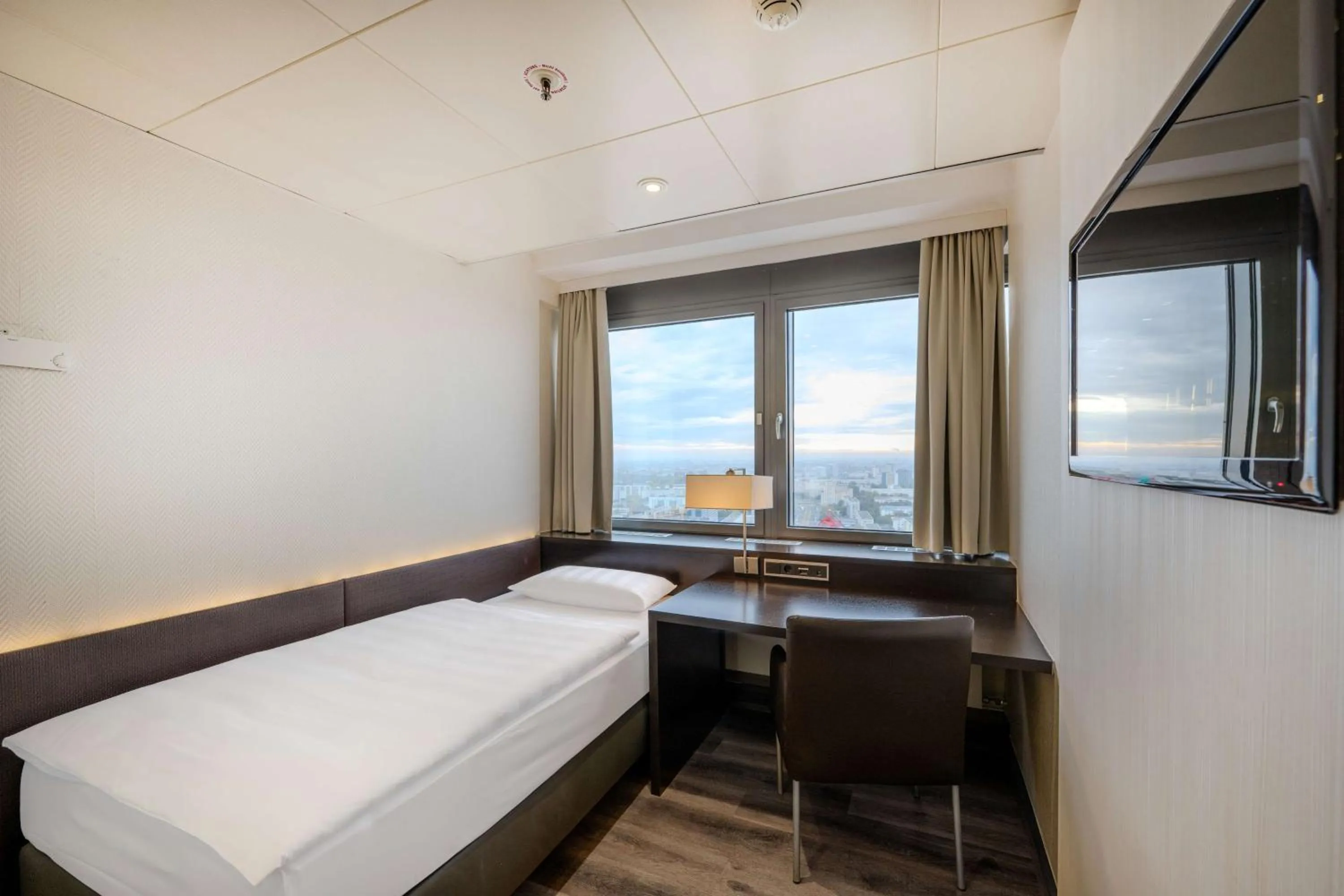 Small Single Room in Park Inn by Radisson Berlin Alexanderplatz