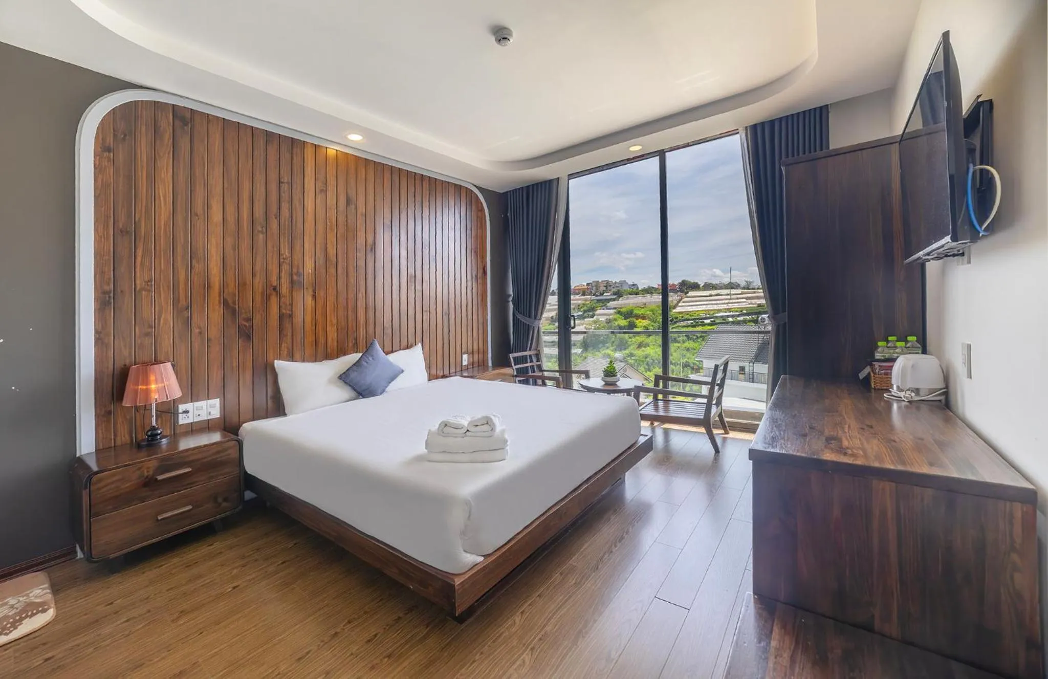 King Room with Balcony in Mega Sky Dalat Hotel