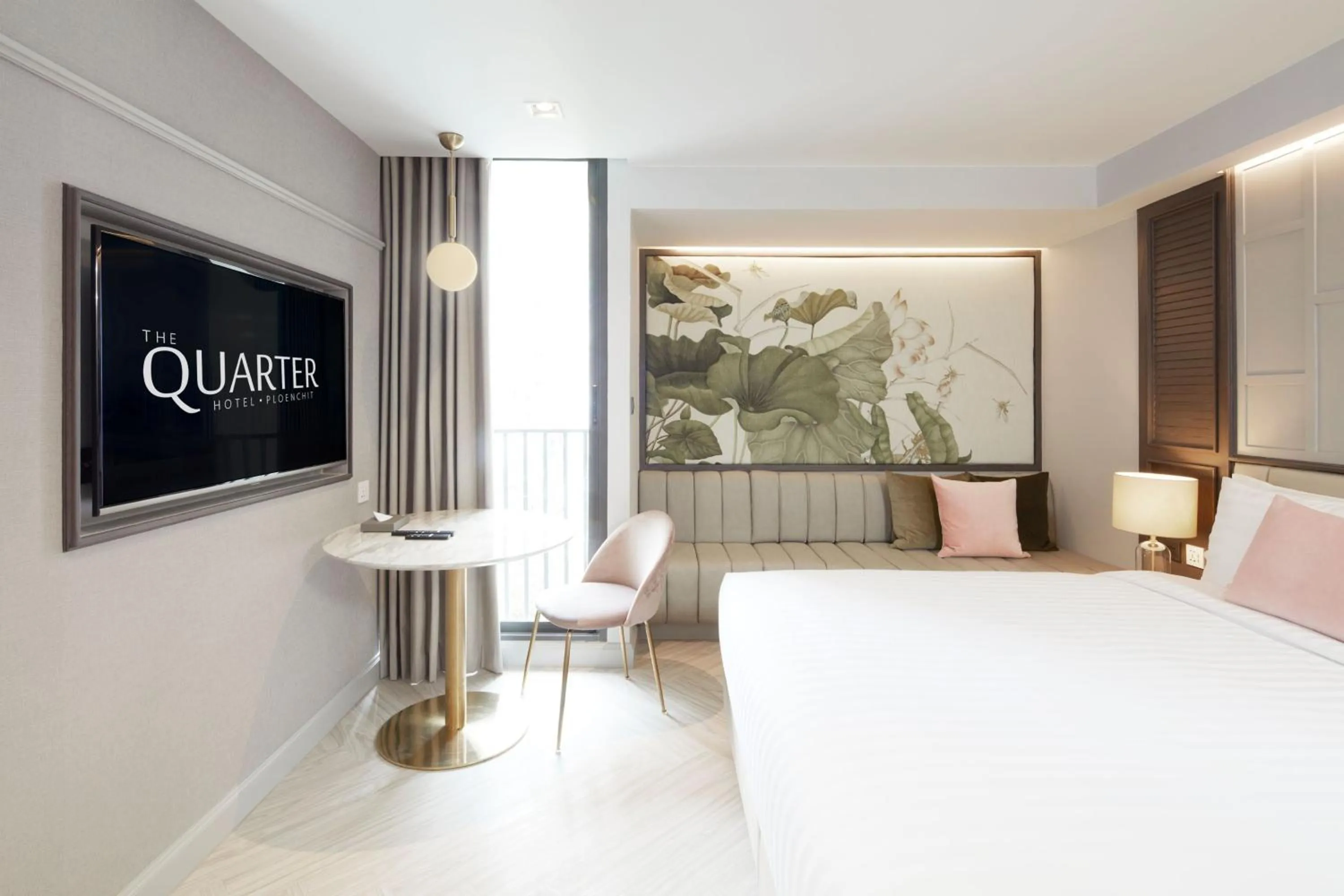 Deluxe King Room in The Quarter Ploenchit by UHG