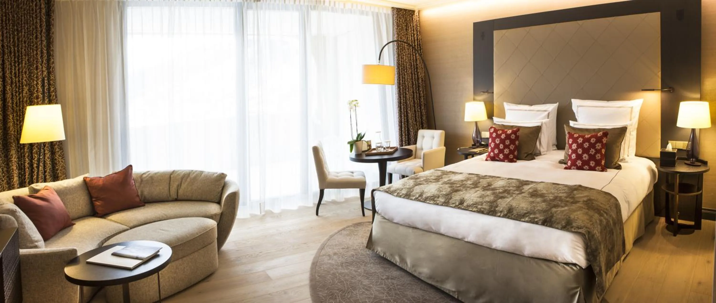 Premium King Room with Balcony in AlpenGold Hotel Davos