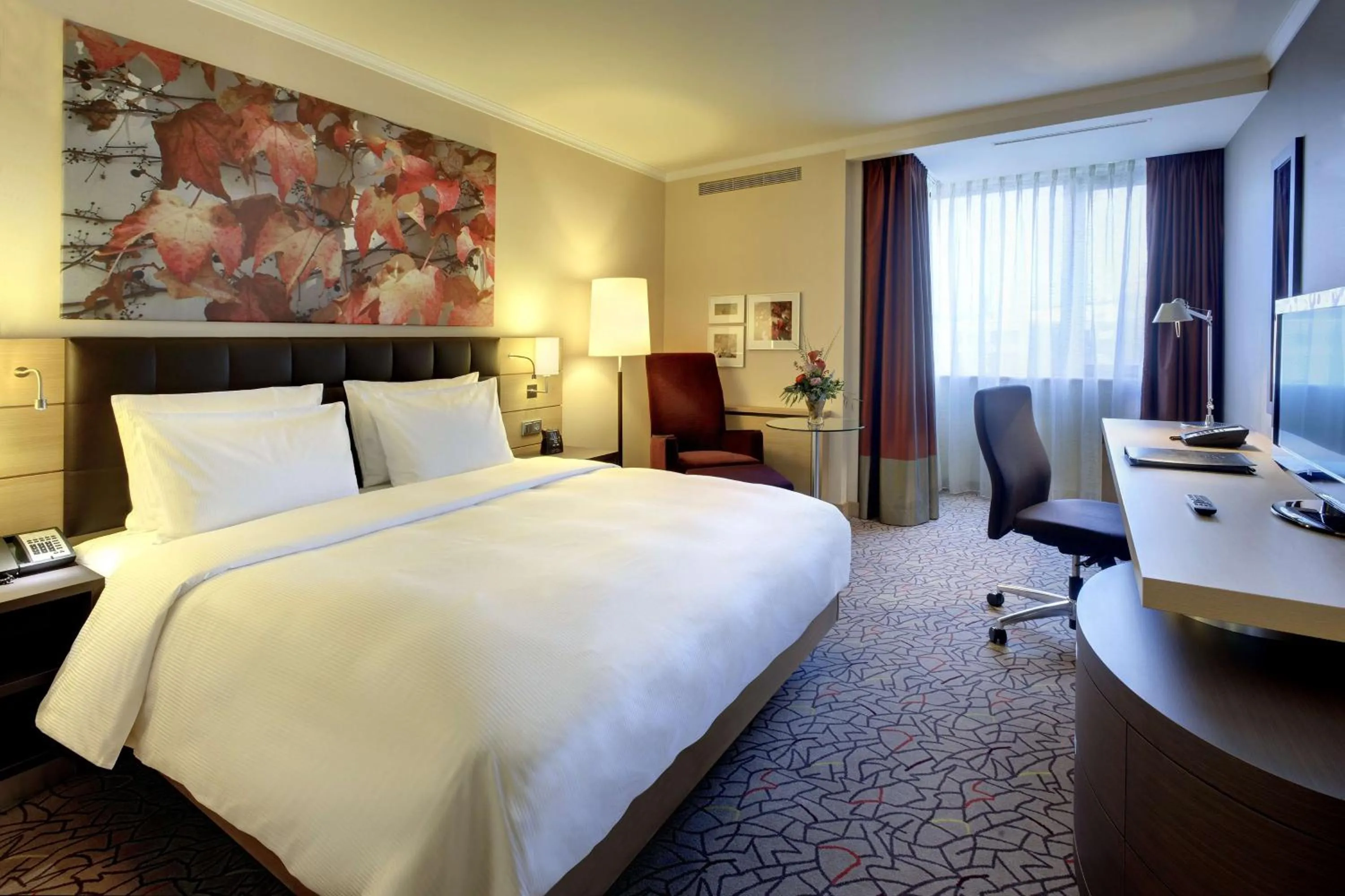 Deluxe King Room in Hilton Mainz