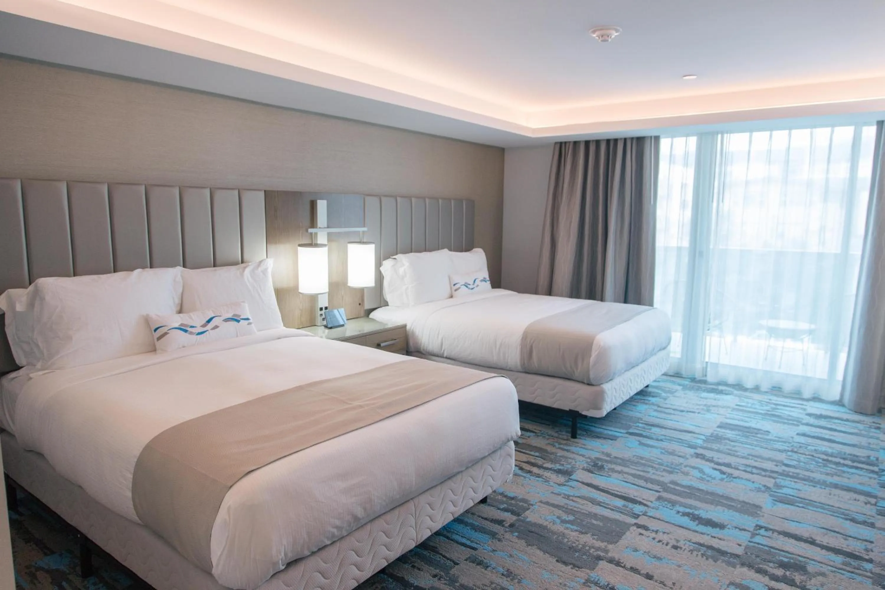 Deluxe Double Room with Bath in H2O Hermosa Beach Hotel