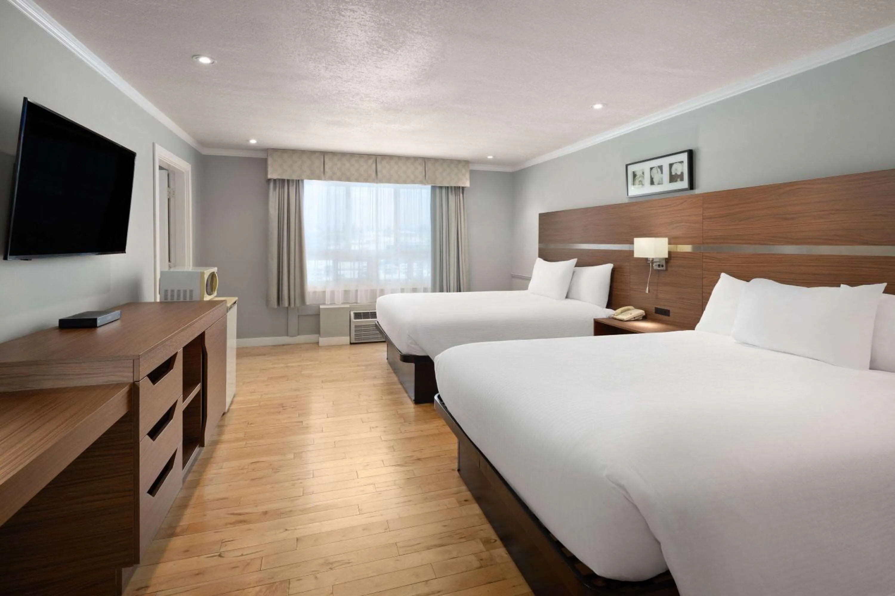 Two Bedroom suite with 3 queen beds, Non Smoking in Baymont by Wyndham Edson