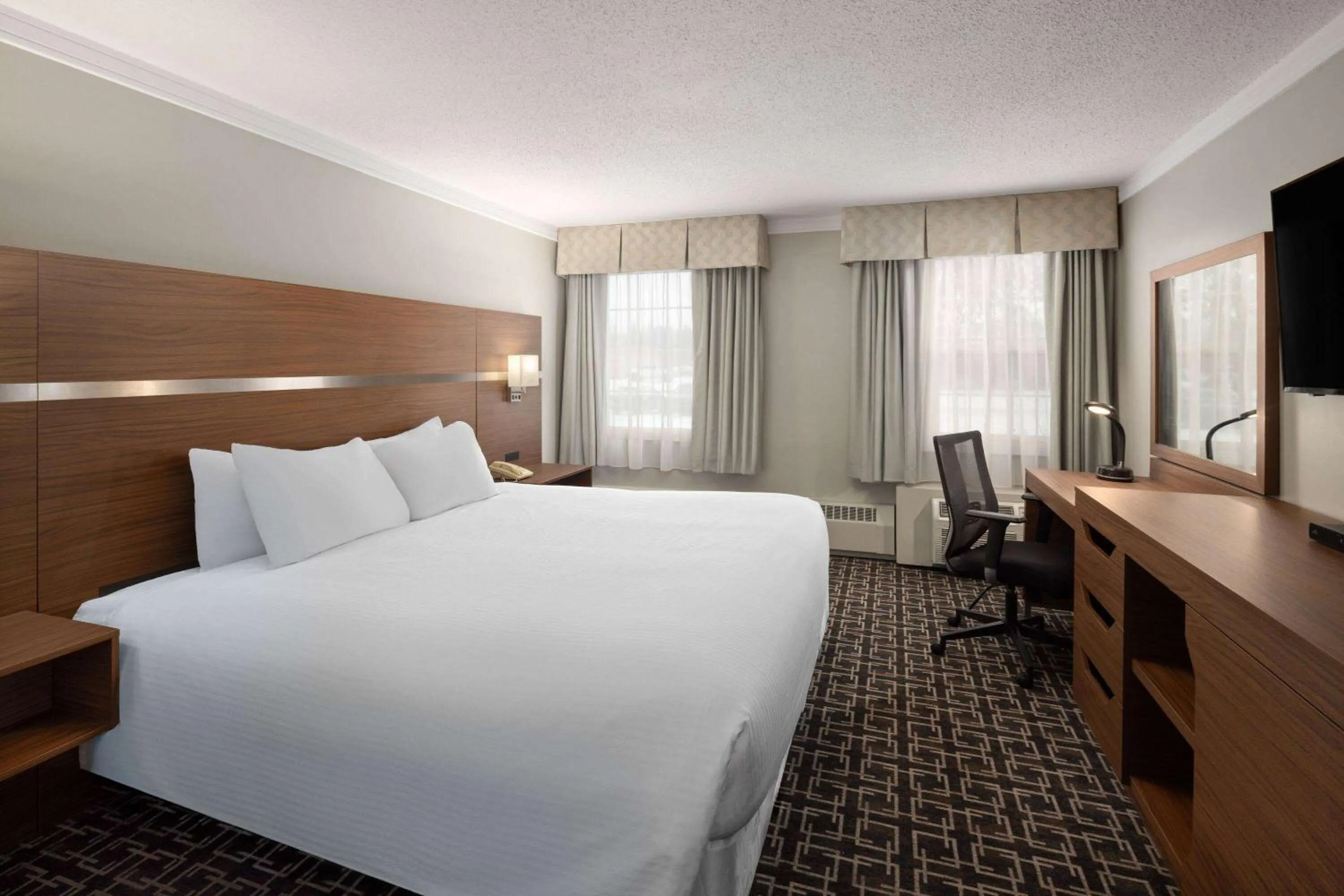 King Room - Non-Smoking in Baymont by Wyndham Edson