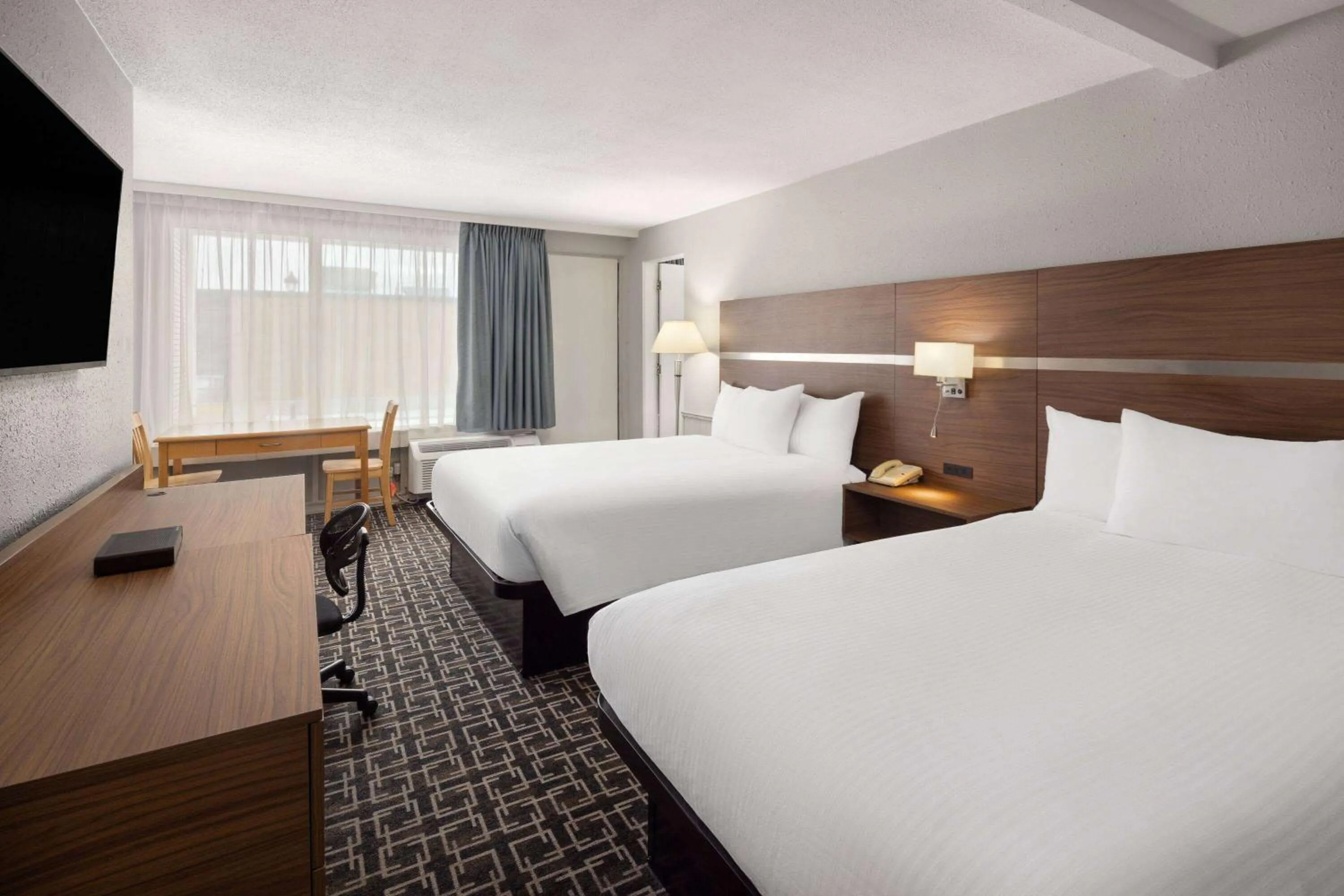 Suite with Three Queen Beds, Kitchenette, Non-Smoking in Baymont by Wyndham Edson