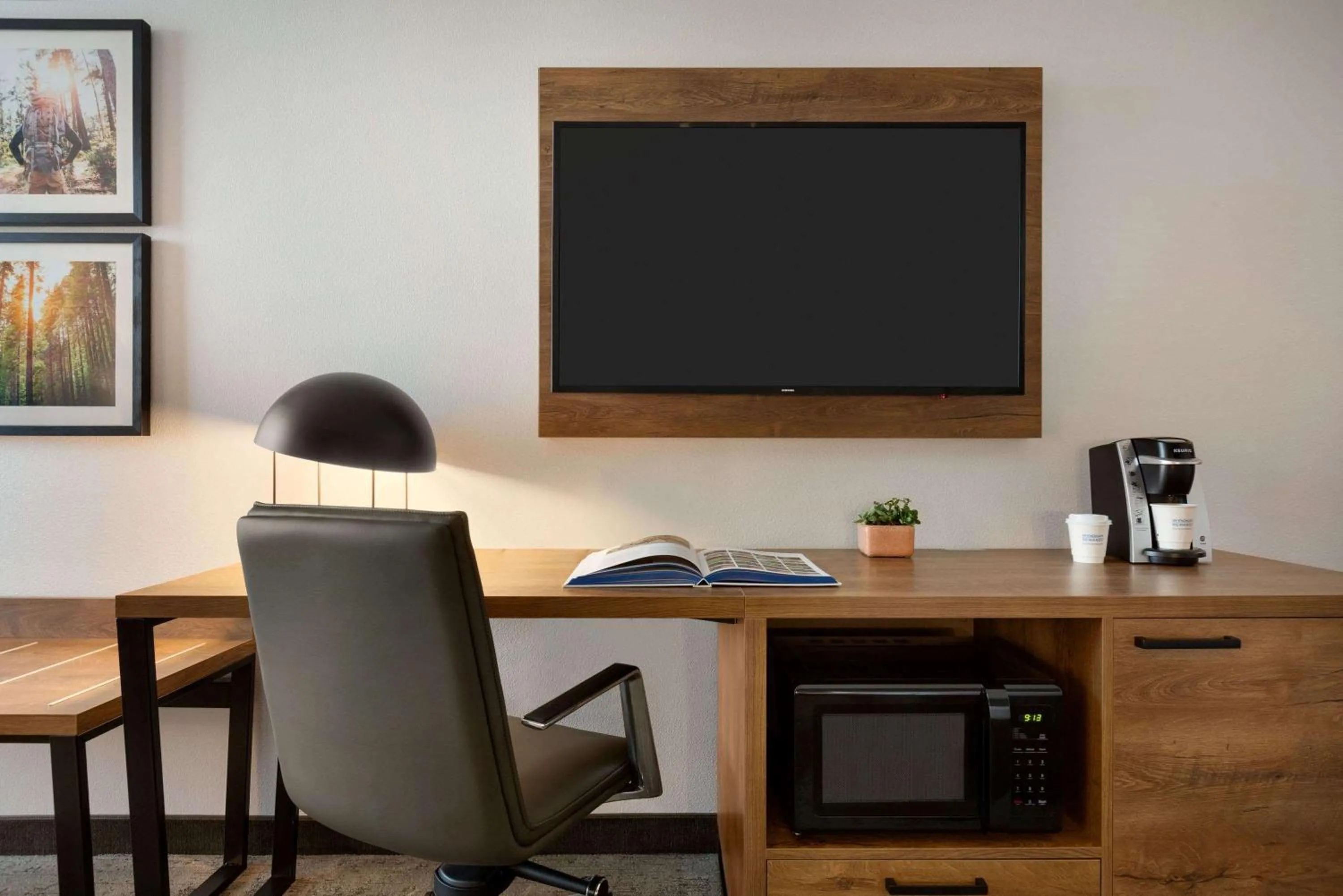 One-Bedroom Suite with Two Queen Beds - Mobility Access/Non-Smoking in La Quinta Inn & Suites by Wyndham Santa Rosa Sonoma