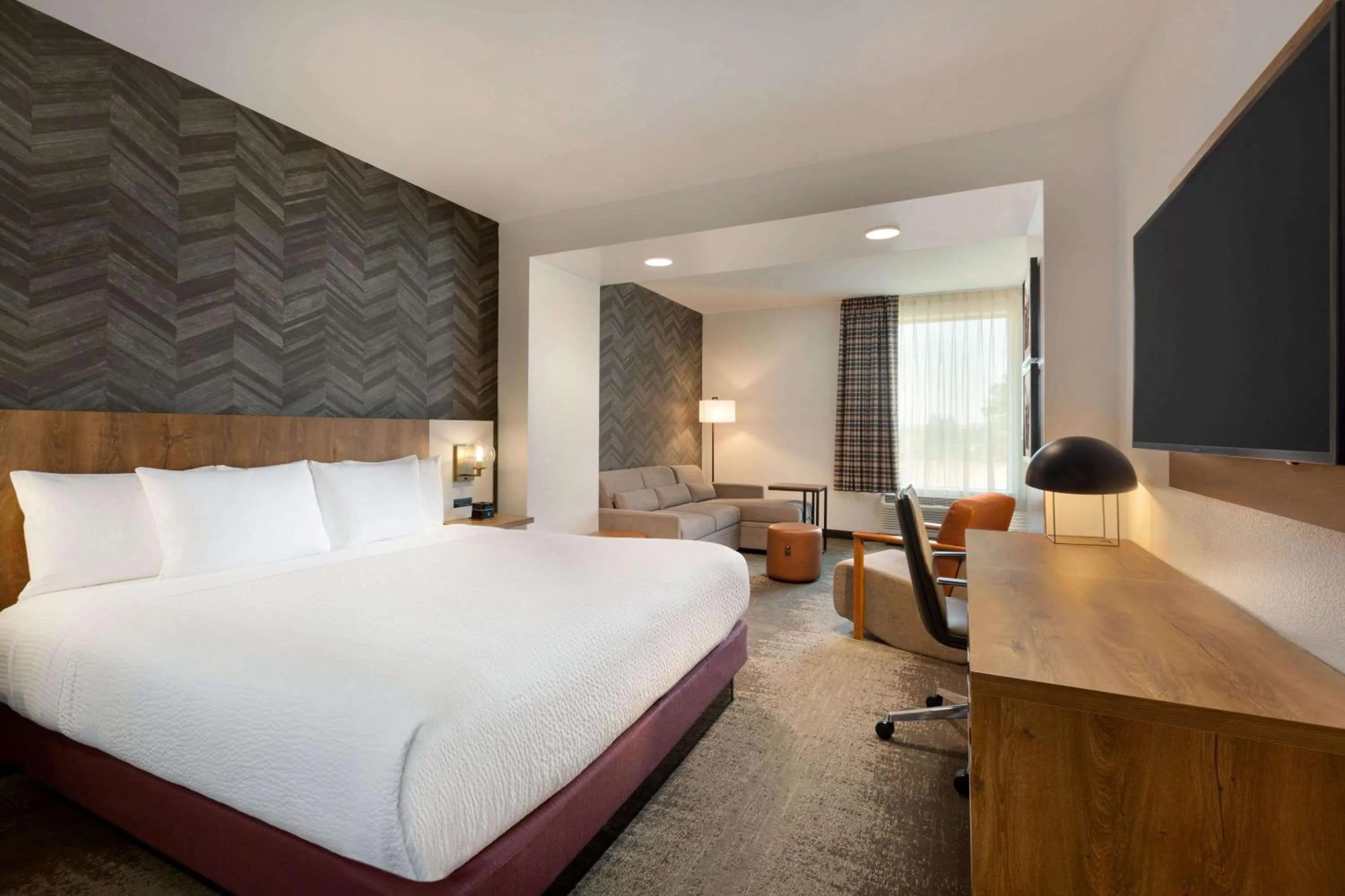 Executive King Suite - Non-Smoking in La Quinta Inn & Suites by Wyndham Santa Rosa Sonoma