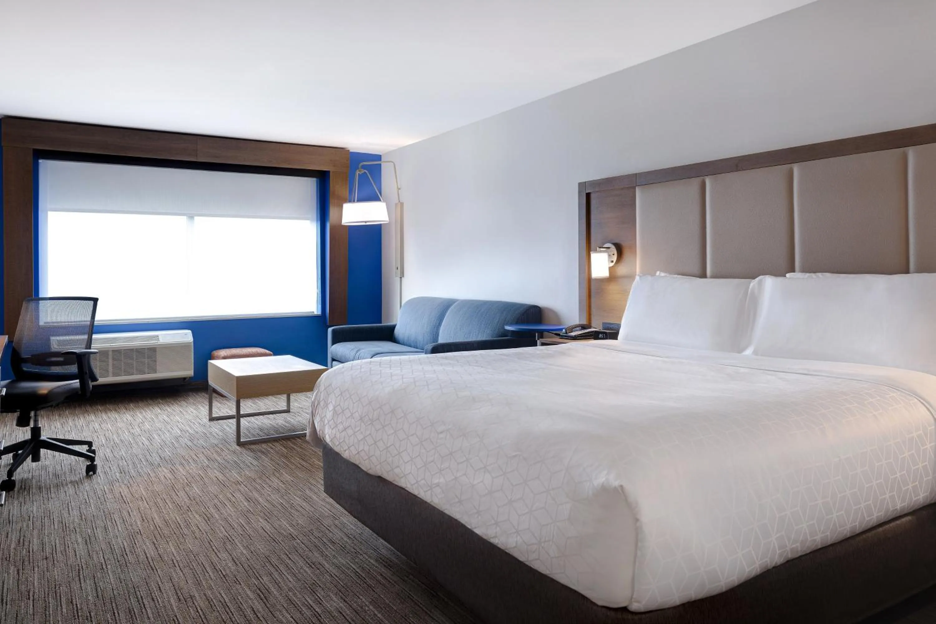 King Suite with Roll-in Shower - Mobility Access in Holiday Inn Express & Suites - Grand Rapids South - Wyoming by IHG