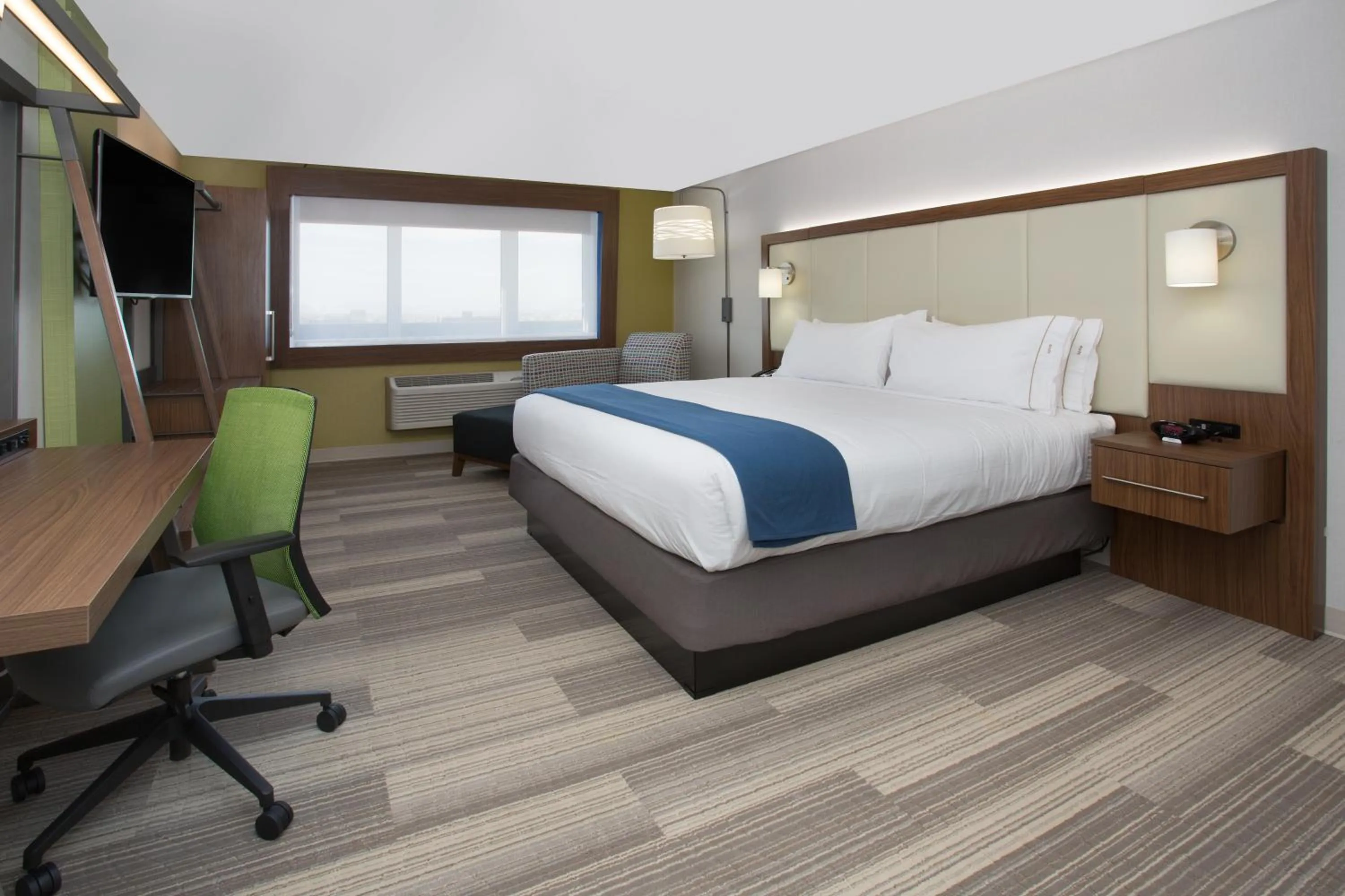 King Suite - Non-Smoking in Holiday Inn Express & Suites - Grand Rapids South - Wyoming, an IHG Hotel