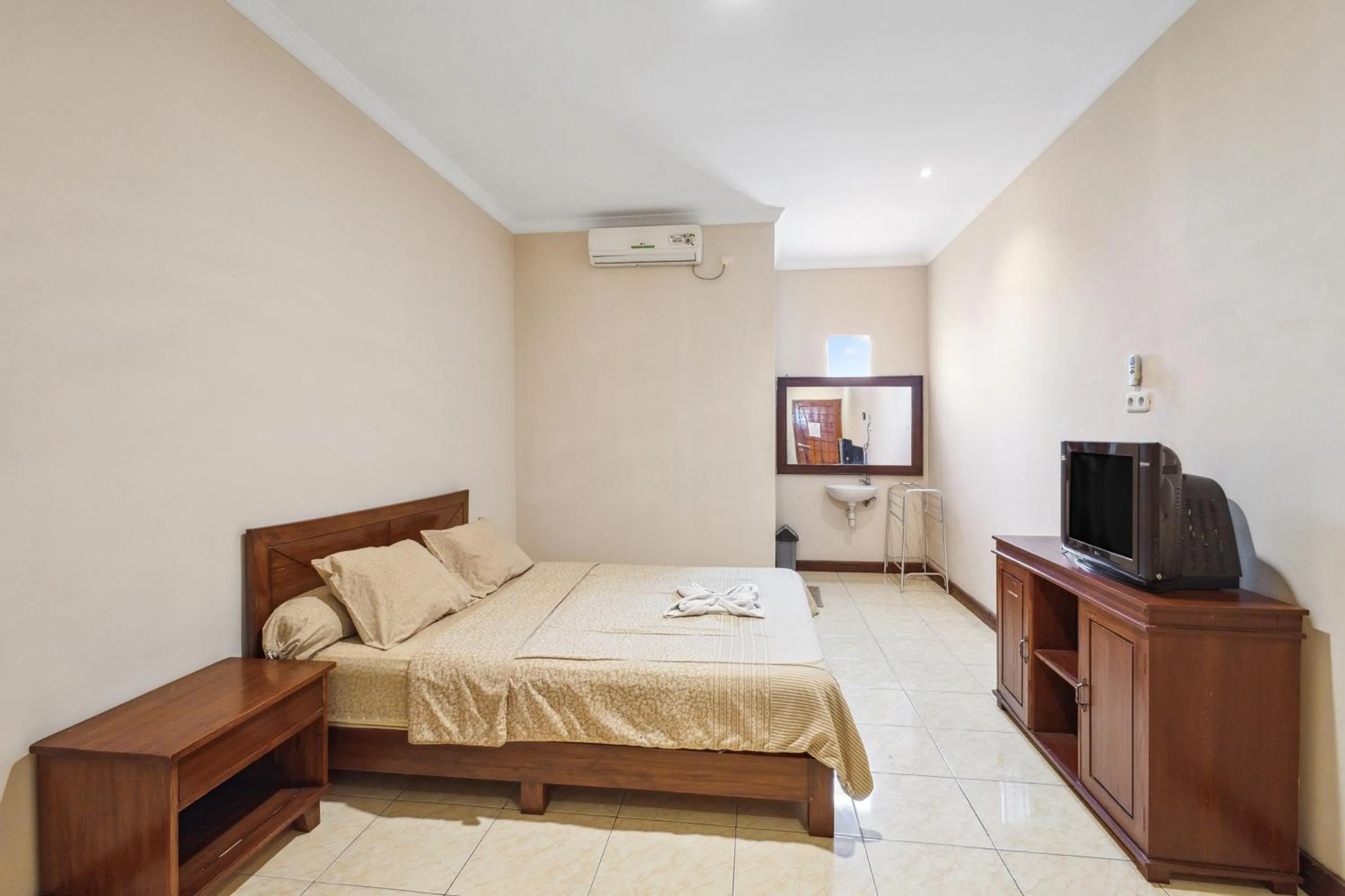 Laguna Double Bed Room in Sawarna Little Hula Hula