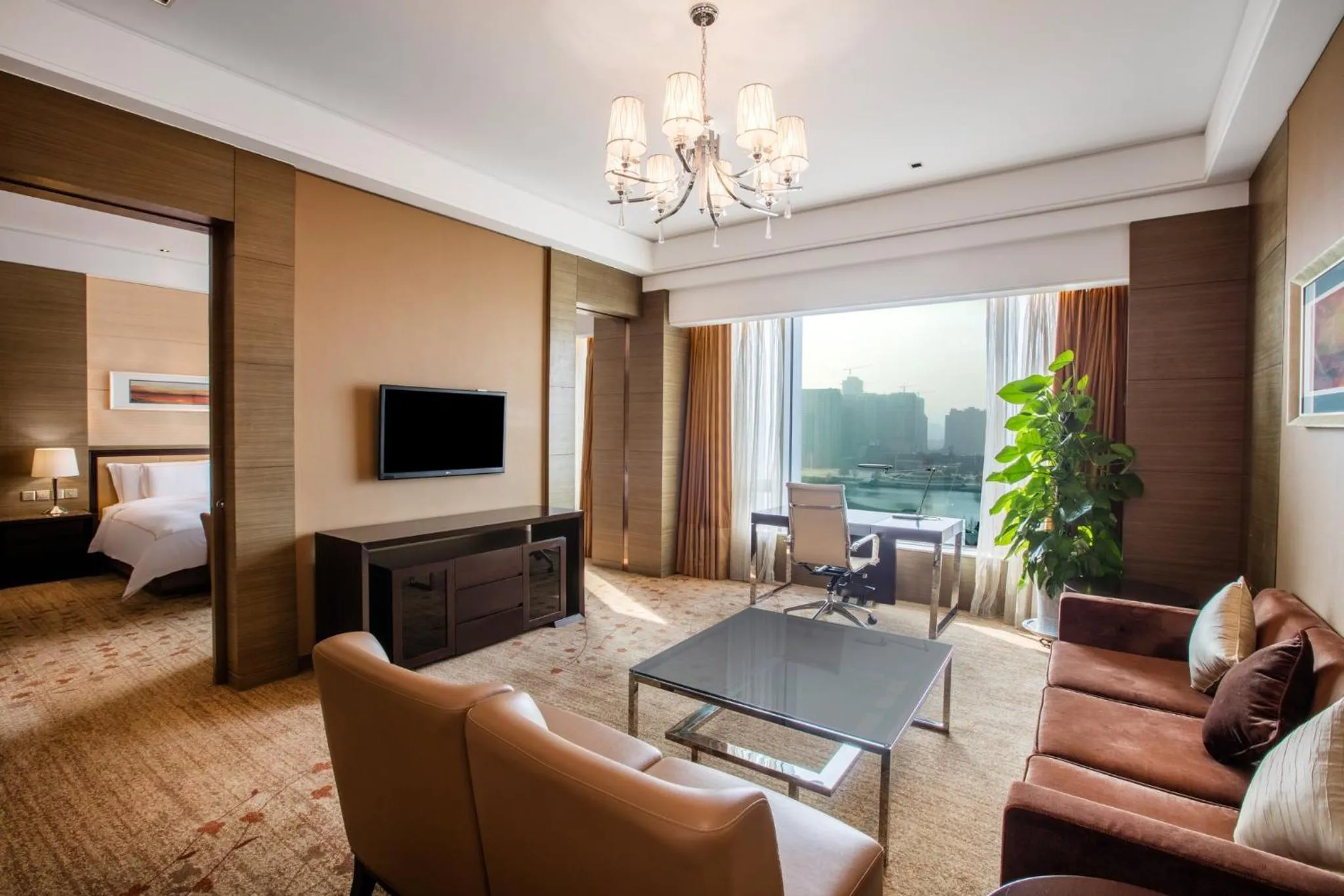 1 King One-Bedroom Suite-Lake View in Crowne Plaza Nanjing Jiangning by IHG